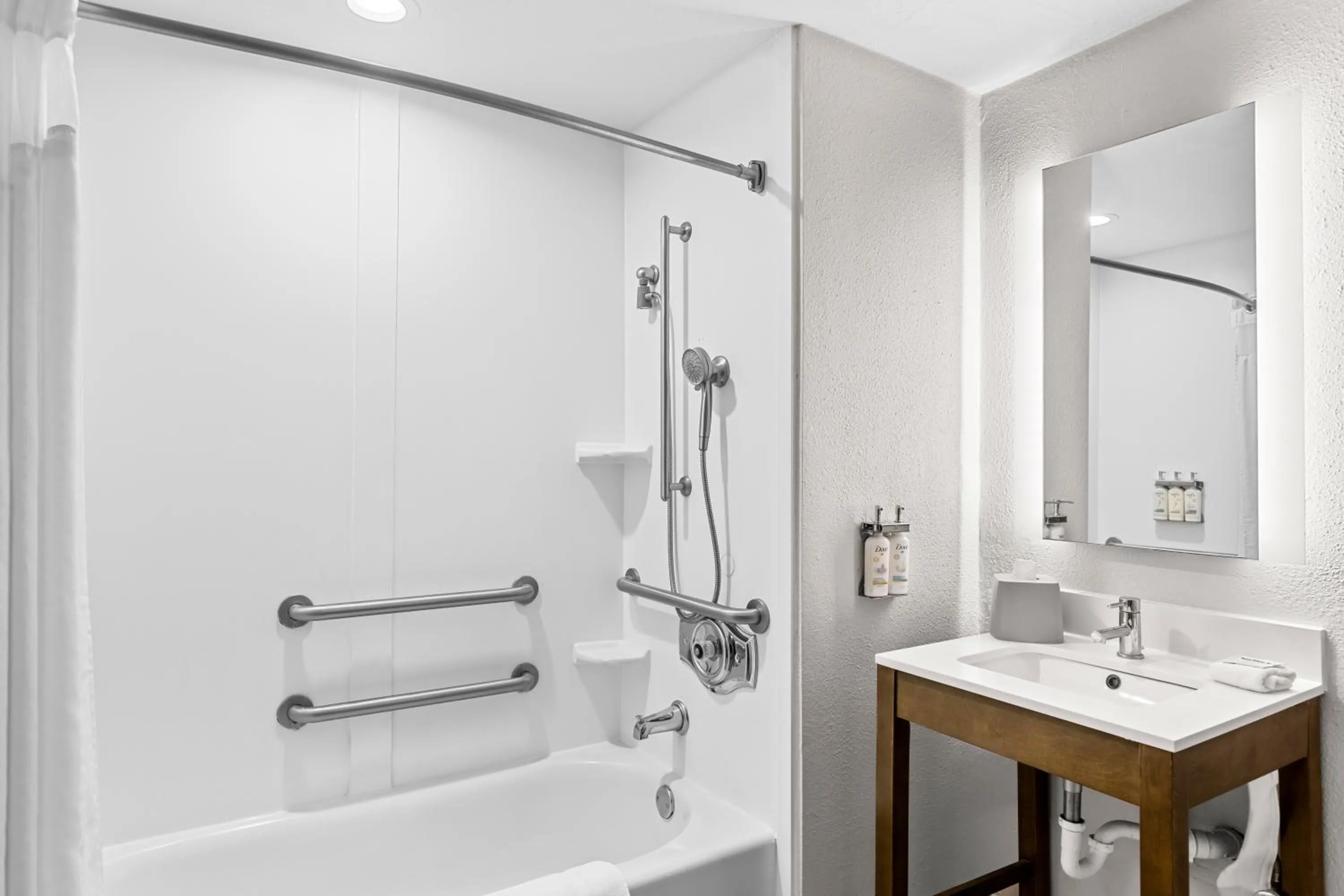 Shower in Holiday Inn Express Hotel & Suites Savannah Midtown by IHG