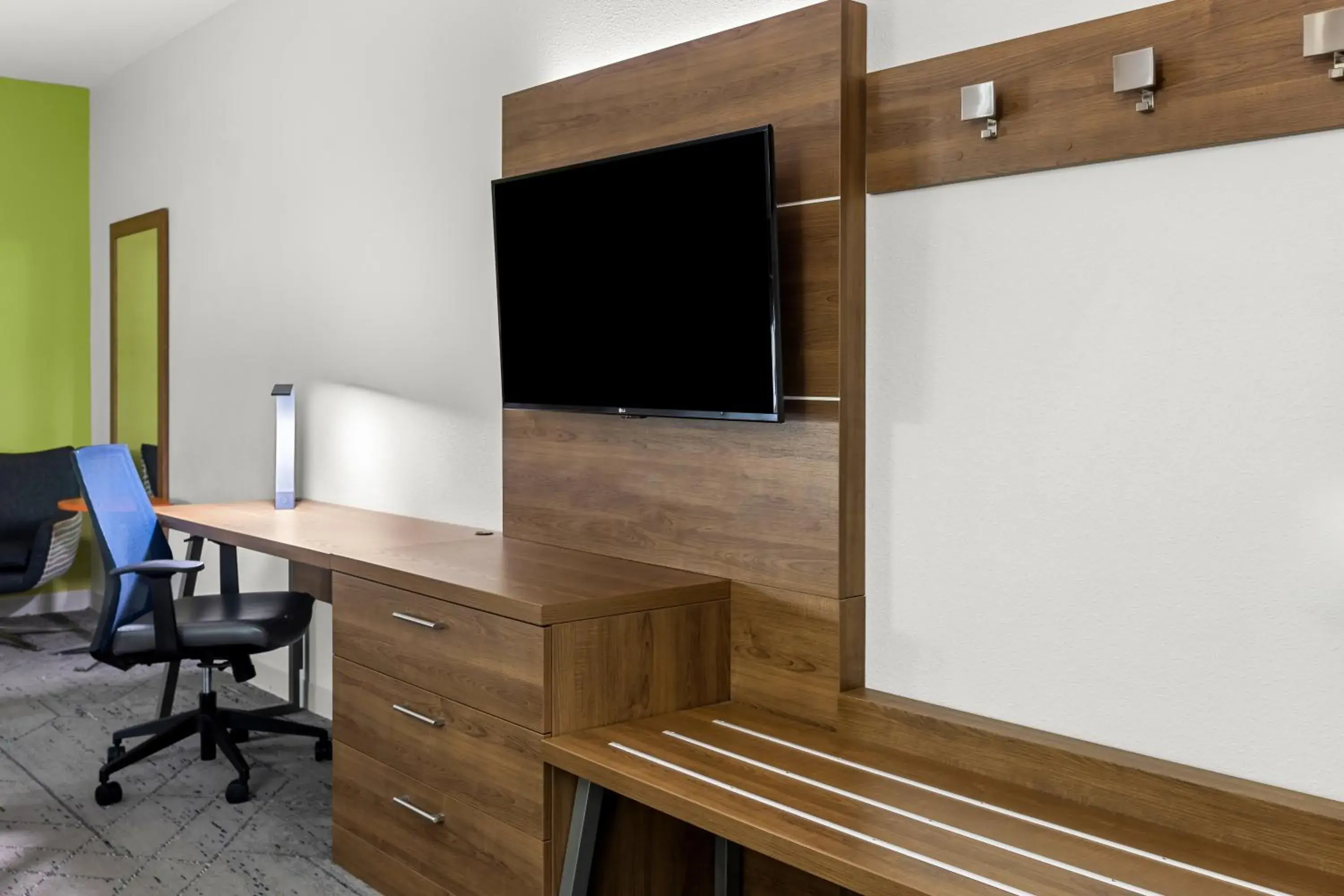 King Suite in Holiday Inn Express Hotel & Suites Savannah Midtown by IHG King Suite in Holiday Inn Express Hotel & Suites Savannah Midtown by IHG