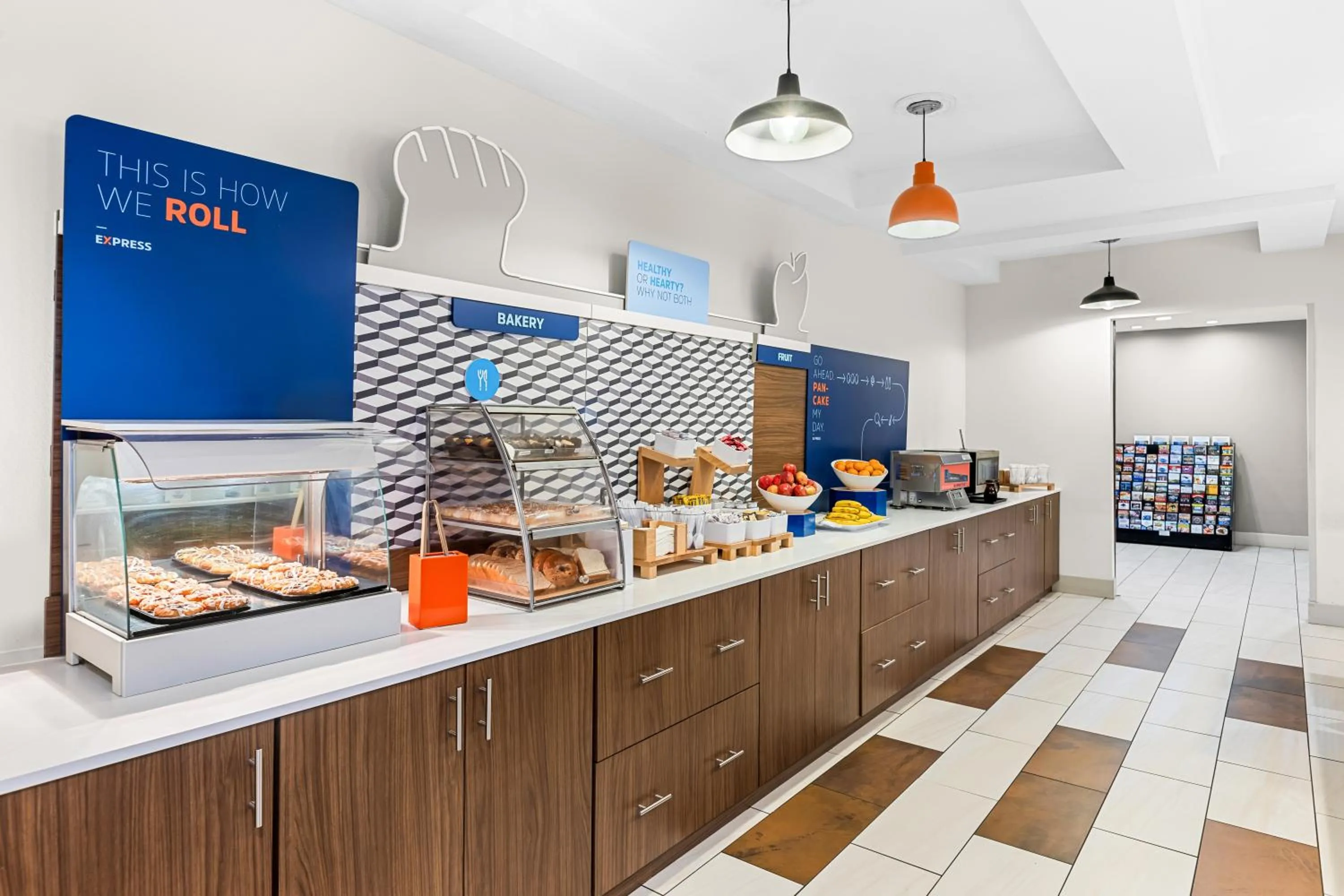 Buffet breakfast in Holiday Inn Express Hotel & Suites Savannah Midtown by IHG