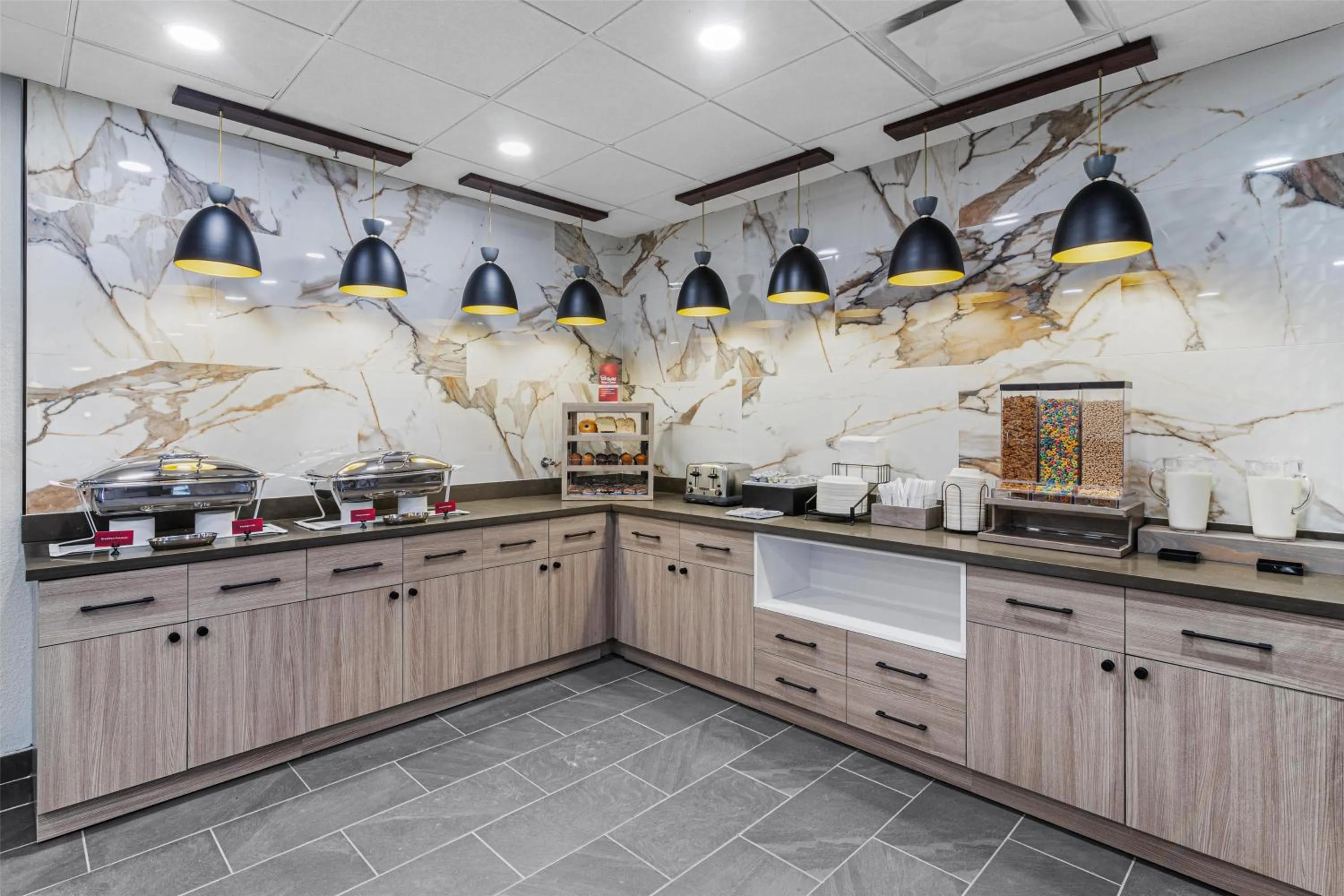 Breakfast in Best Western Plus Savannah Gateway