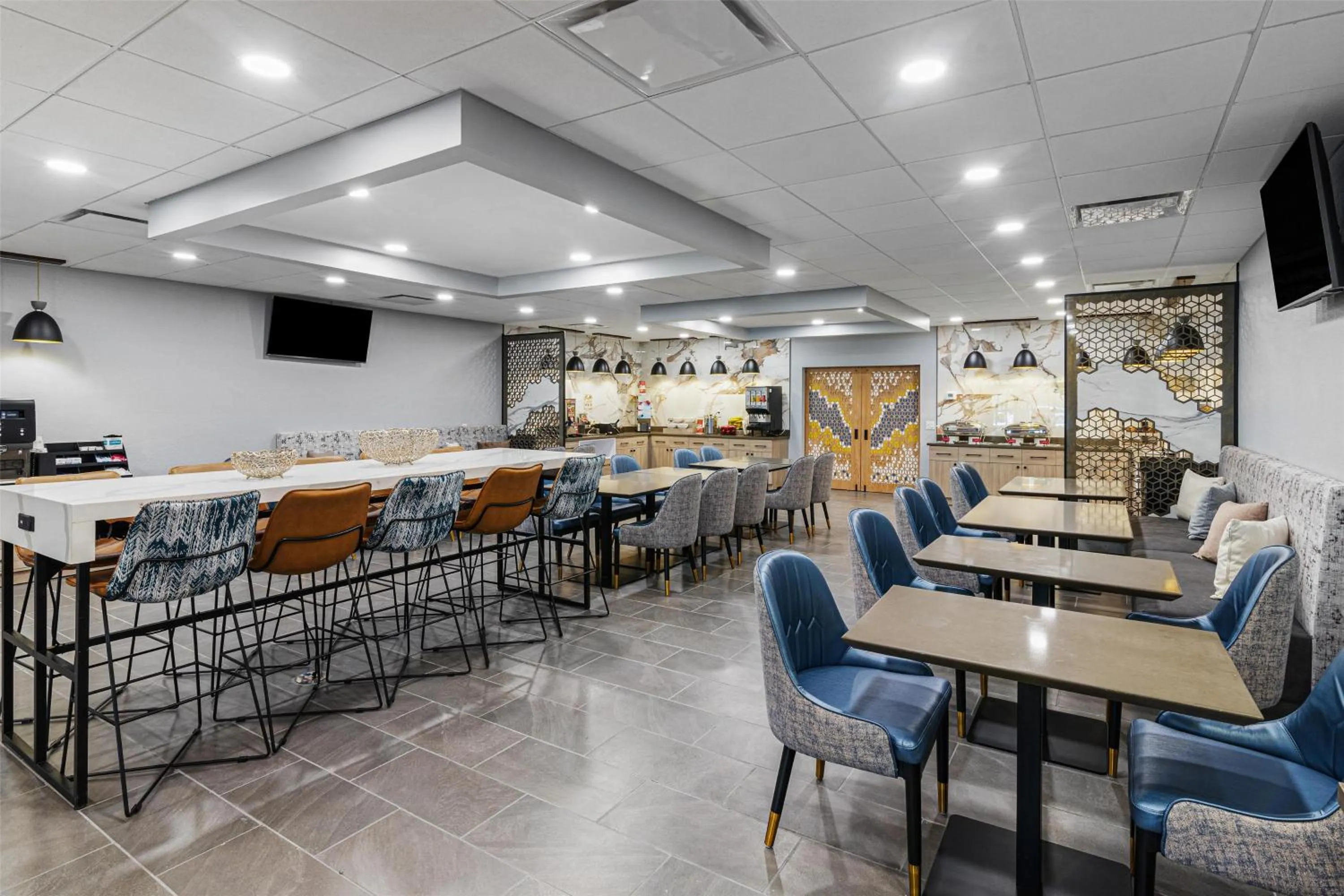 Breakfast in Best Western Plus Savannah Gateway