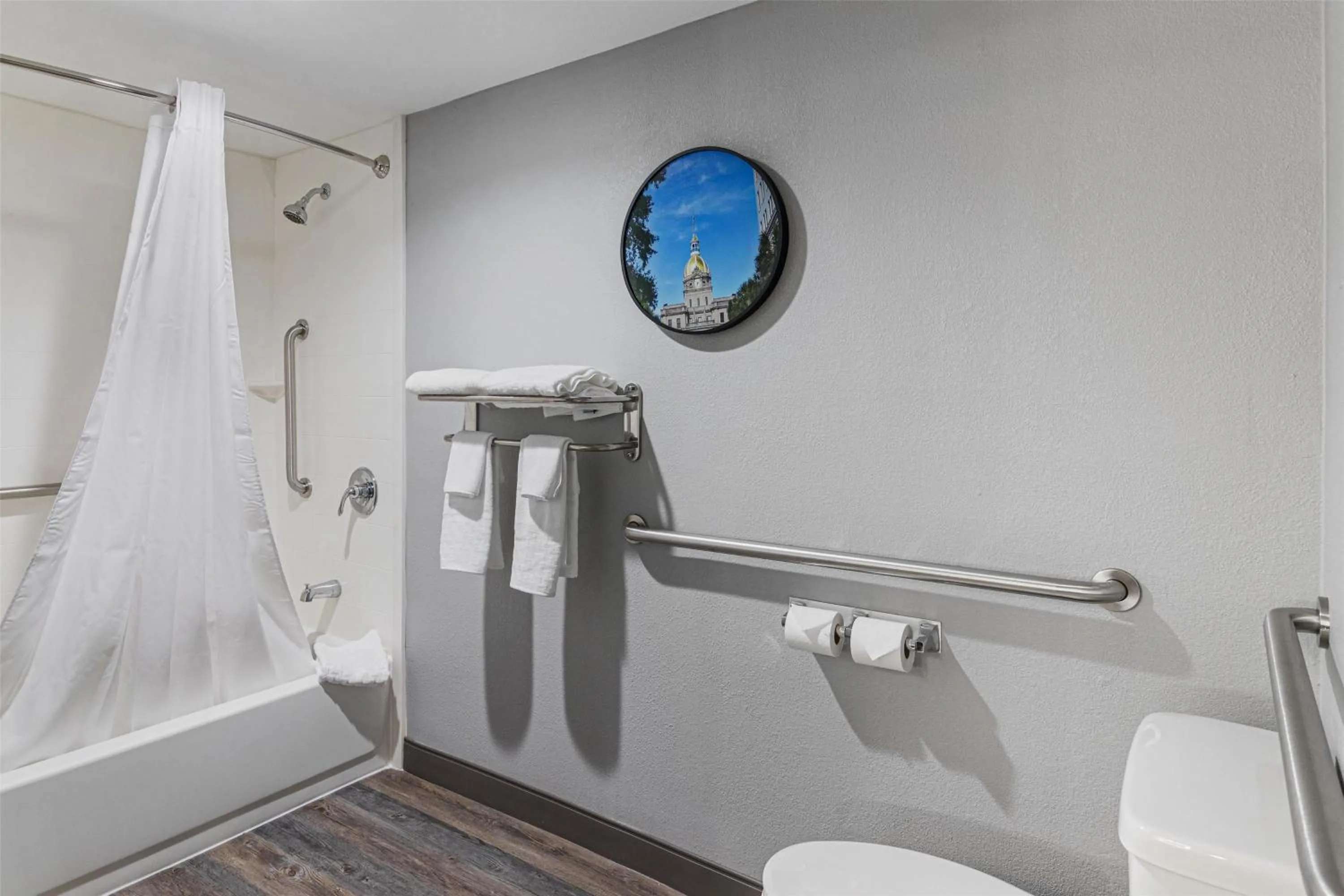 Bathroom in Best Western Plus Savannah Gateway