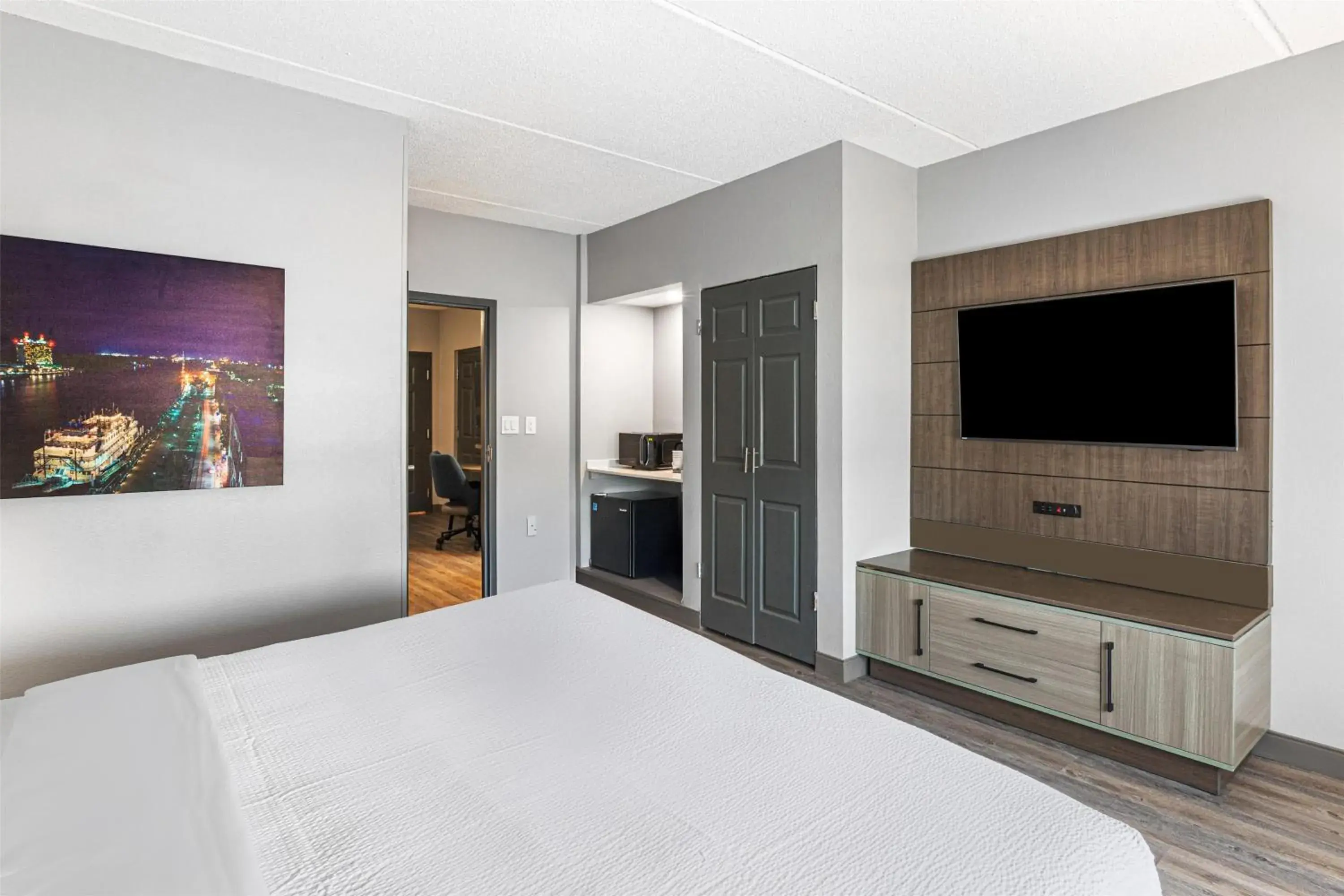 Bedroom, Bed in Best Western Plus Savannah Gateway Bedroom, Bed in Best Western Plus Savannah Gateway