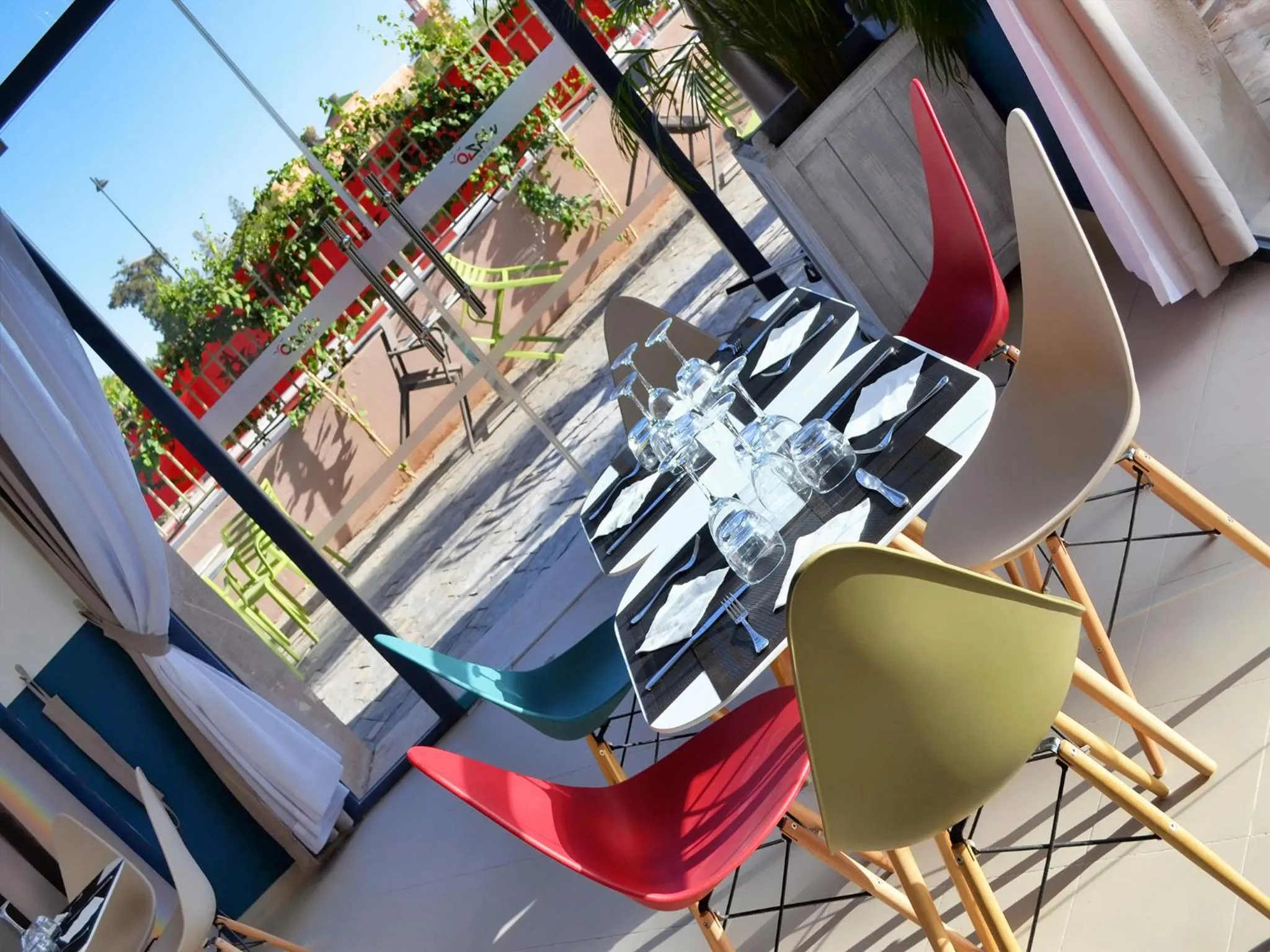 Restaurant/places to eat in Wazo Hotel