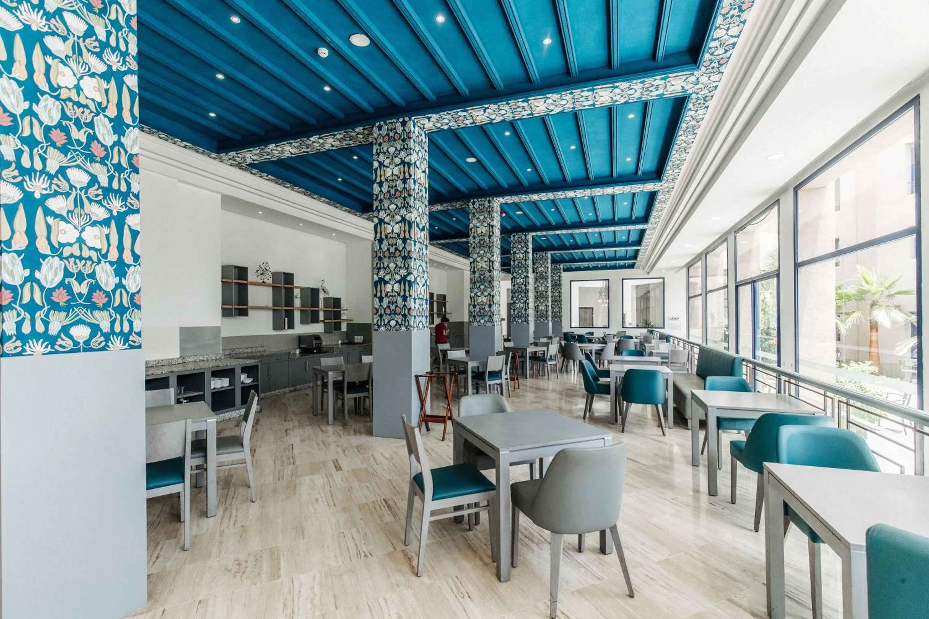 Restaurant/places to eat in Wazo Hotel