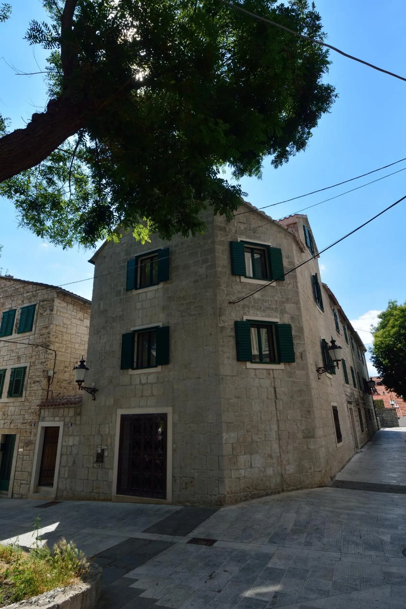 Property building in Villa Desideria