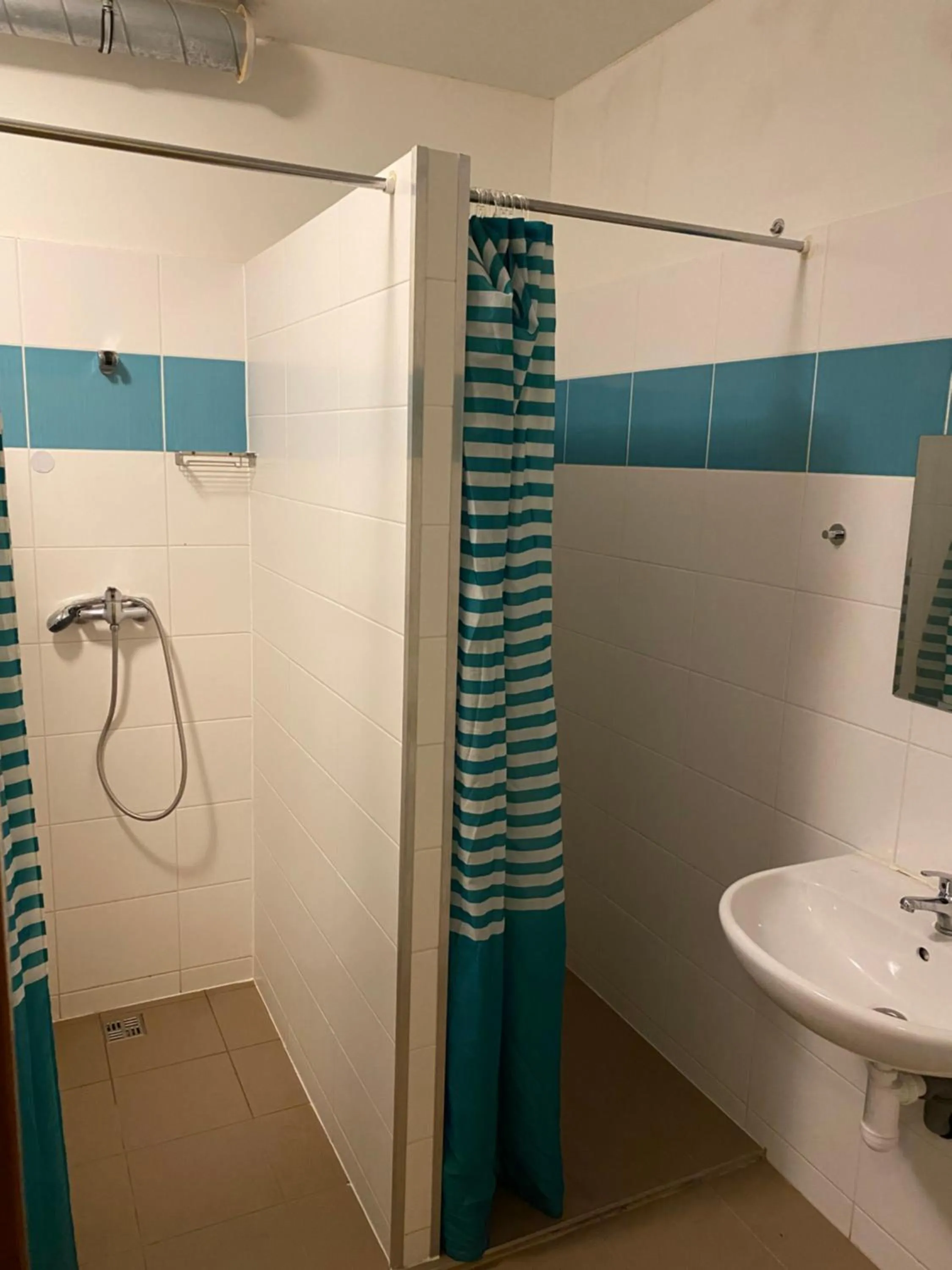 Shower in Easy Housing