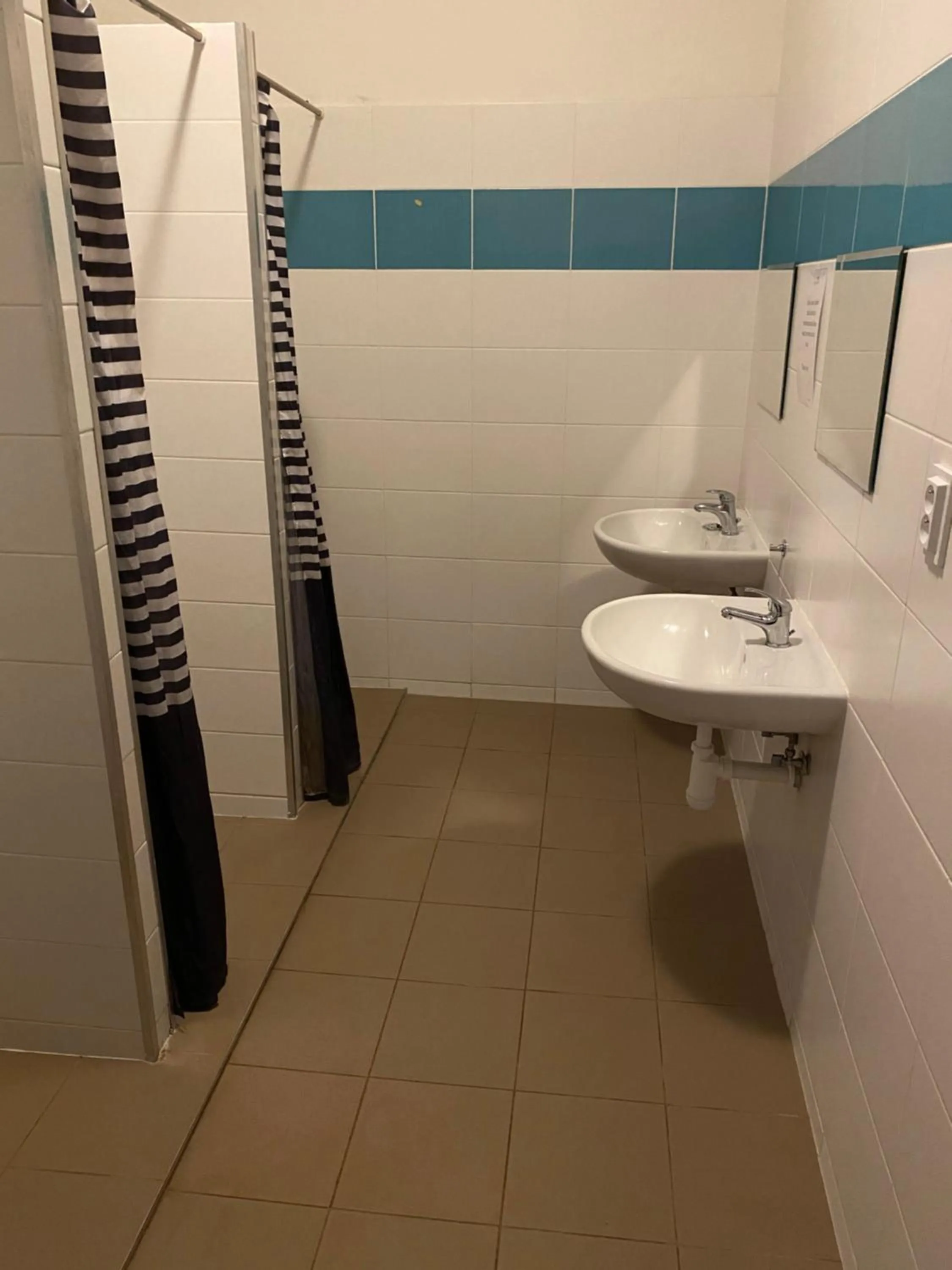 Shower in Easy Housing