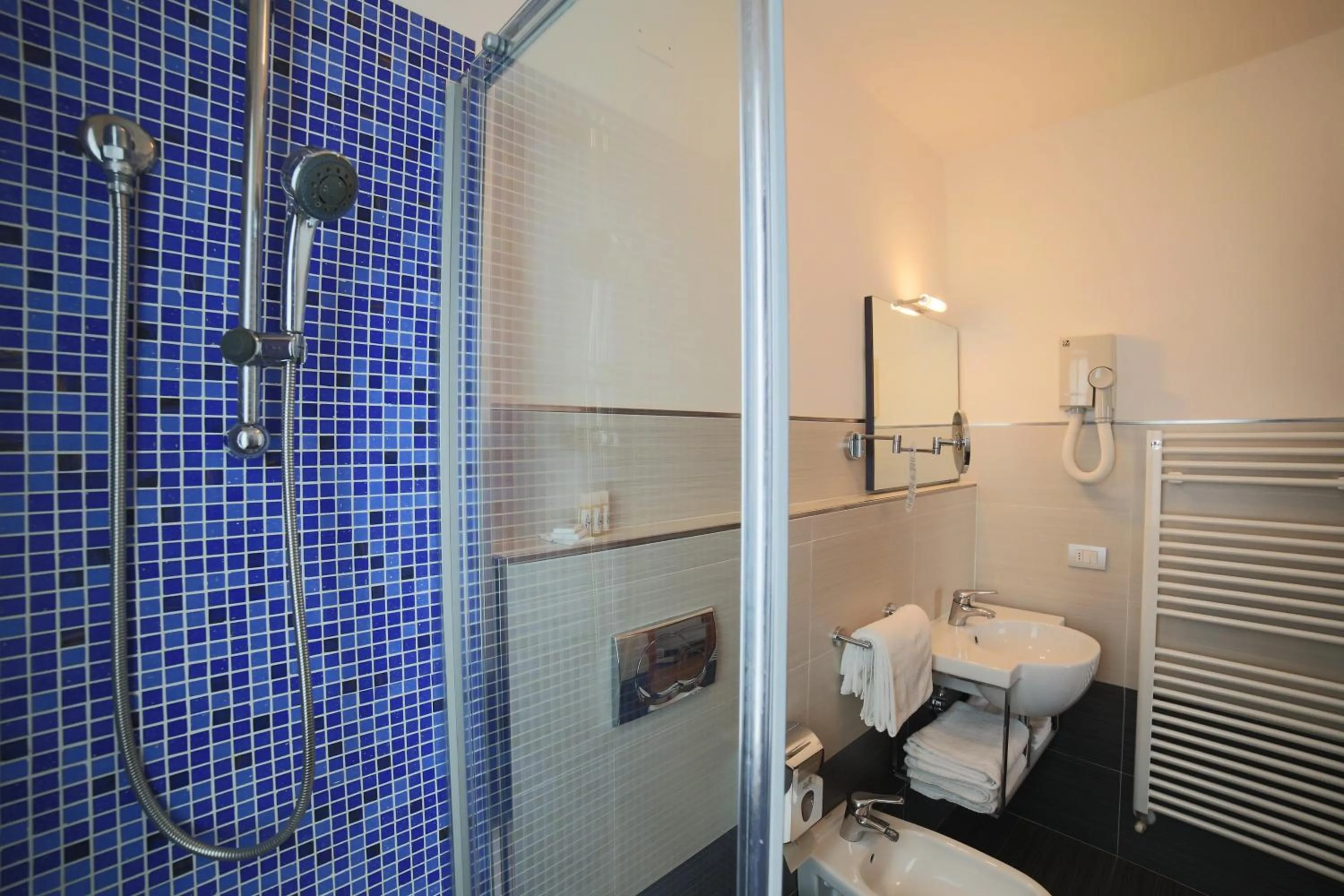 Shower in Hotel Caribia Pinarella