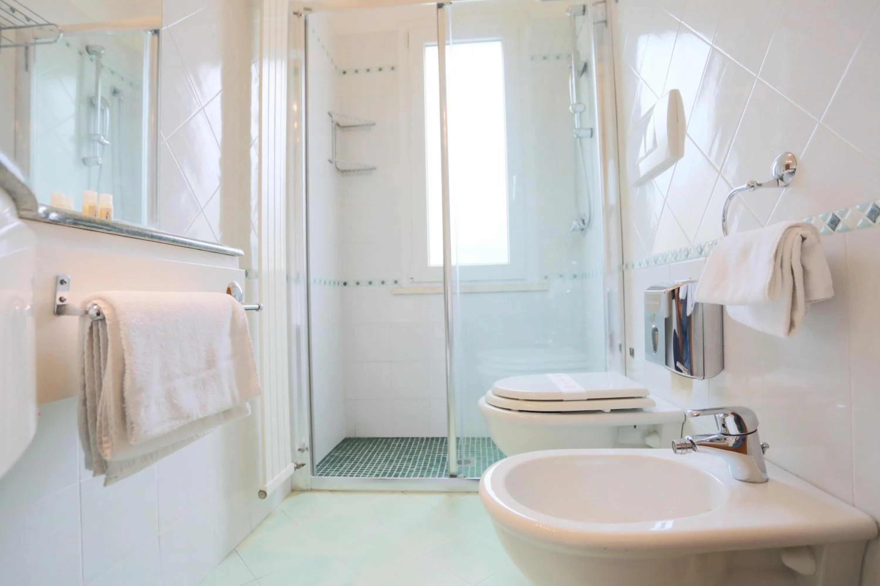 Shower in Hotel Caribia Pinarella