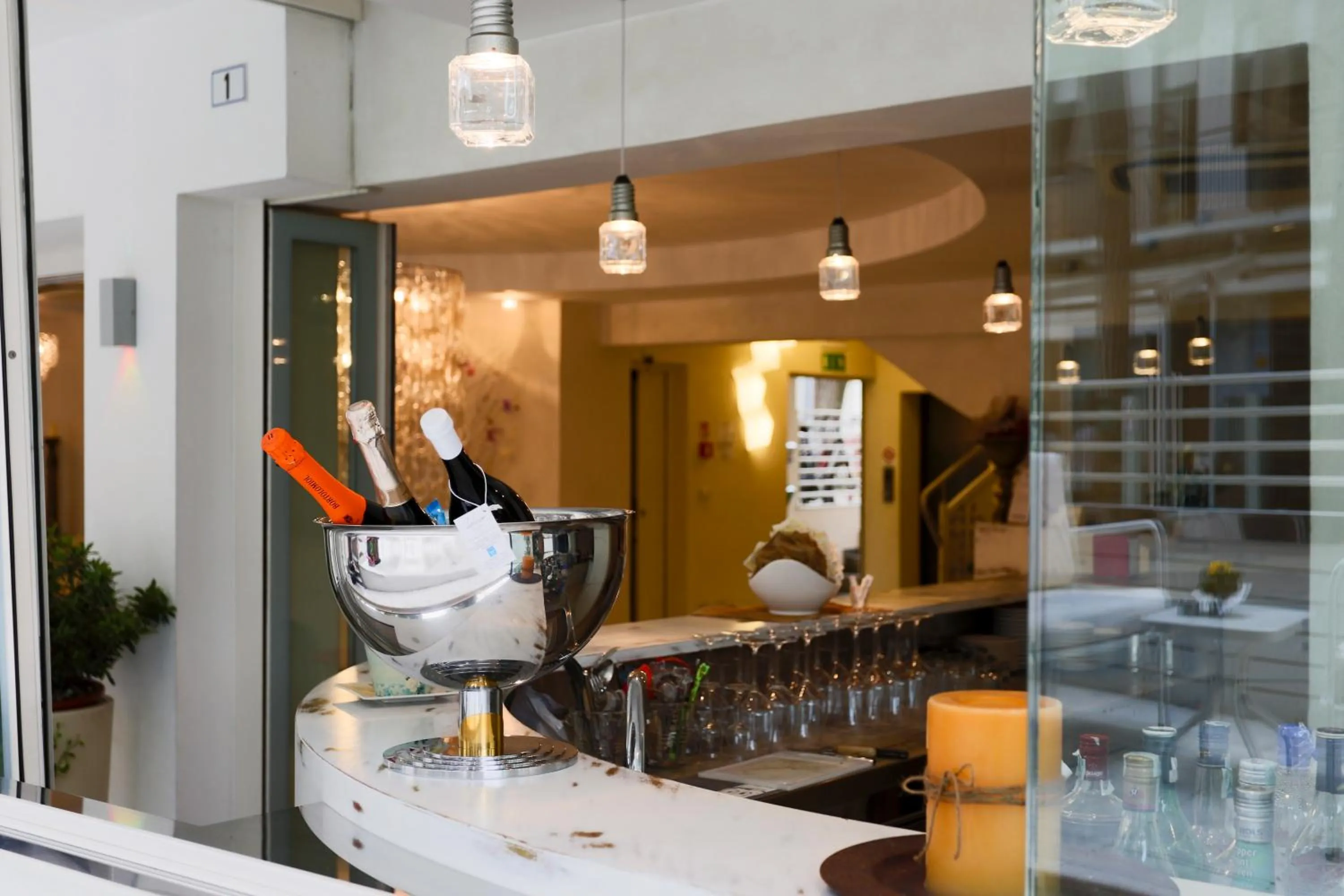 Lounge or bar in Hotel Caribia Pinarella