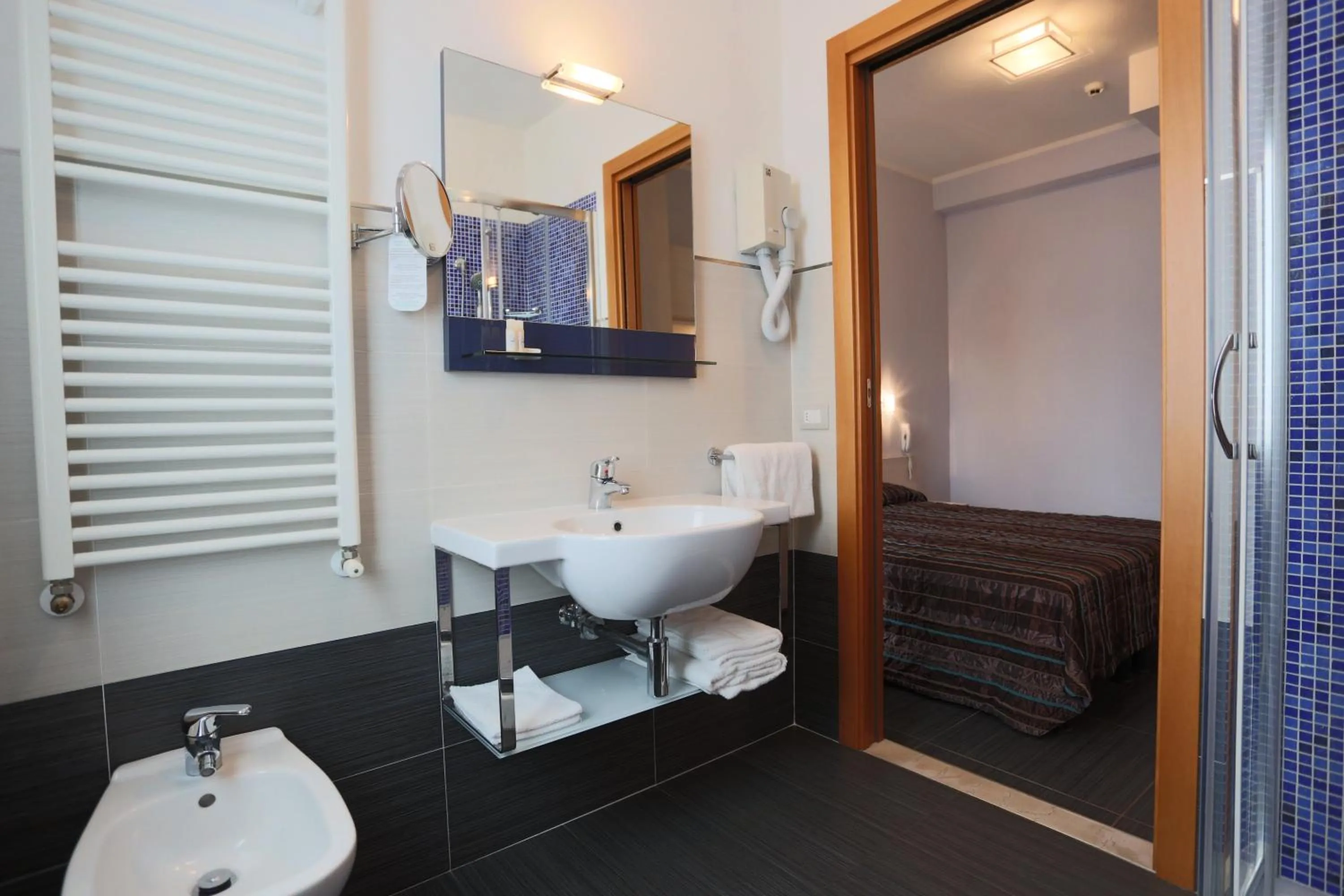 Shower in Hotel Caribia Pinarella