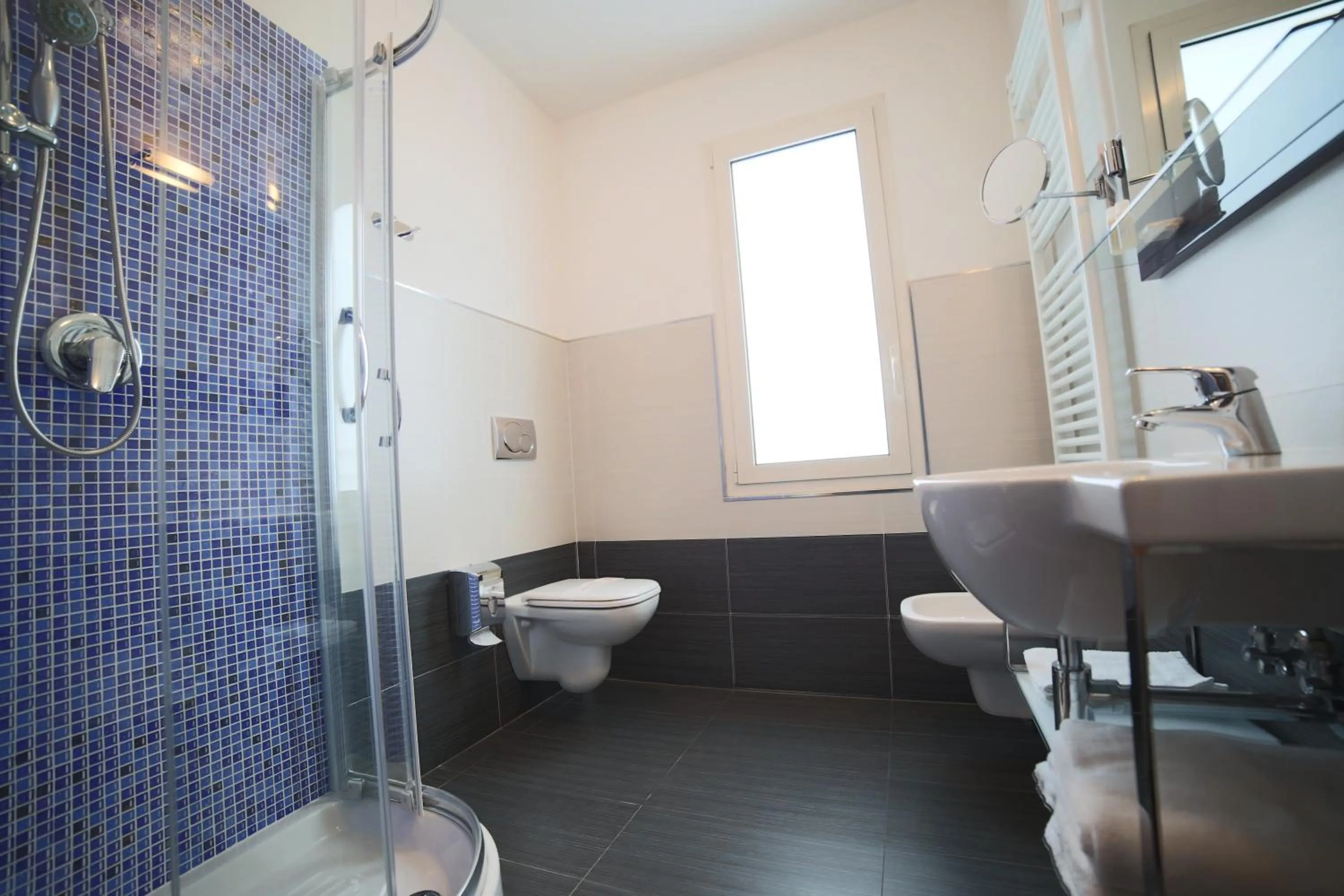 Shower in Hotel Caribia Pinarella