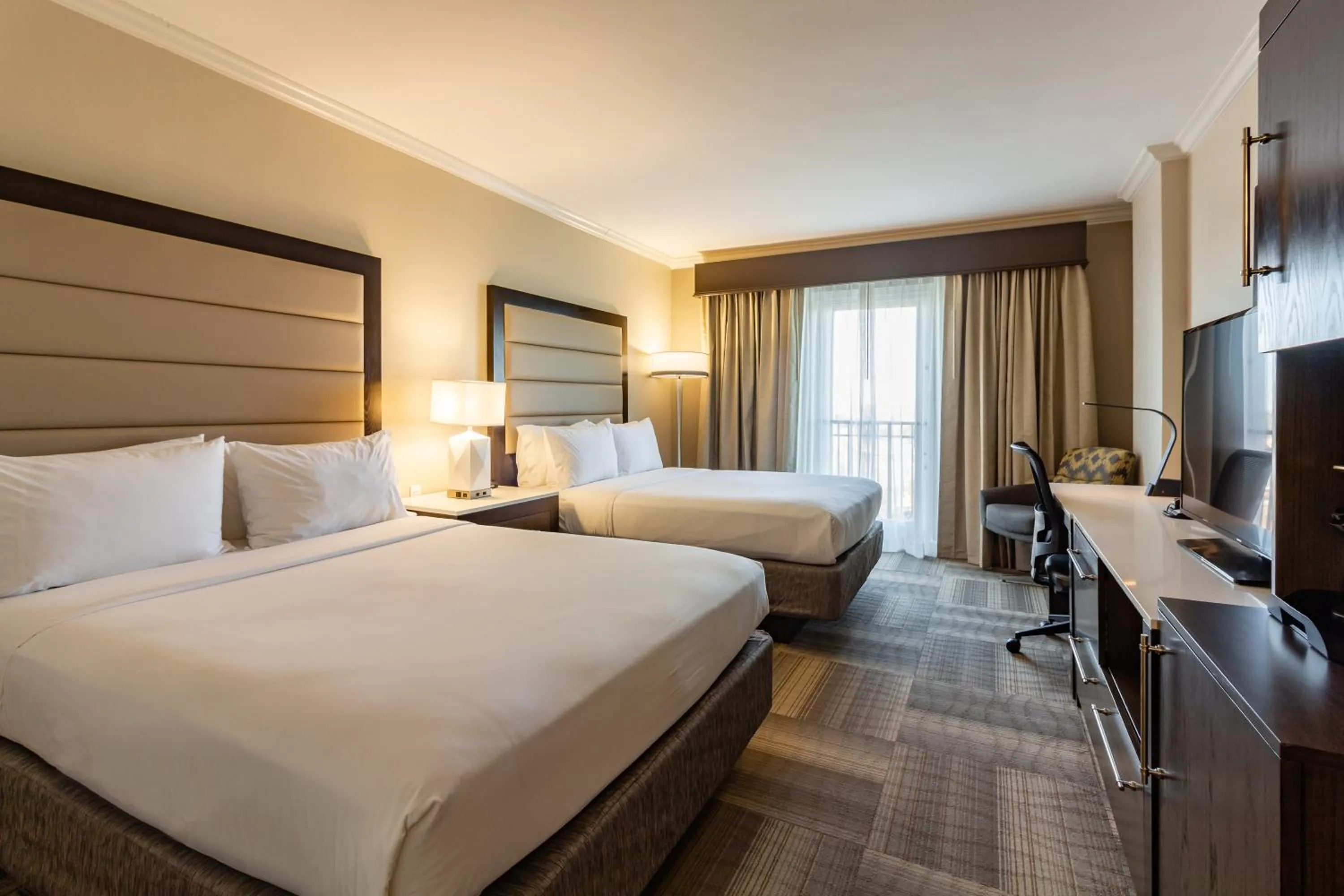 Photo of the whole room, Bed in Holiday Inn Express Savannah - Historic District