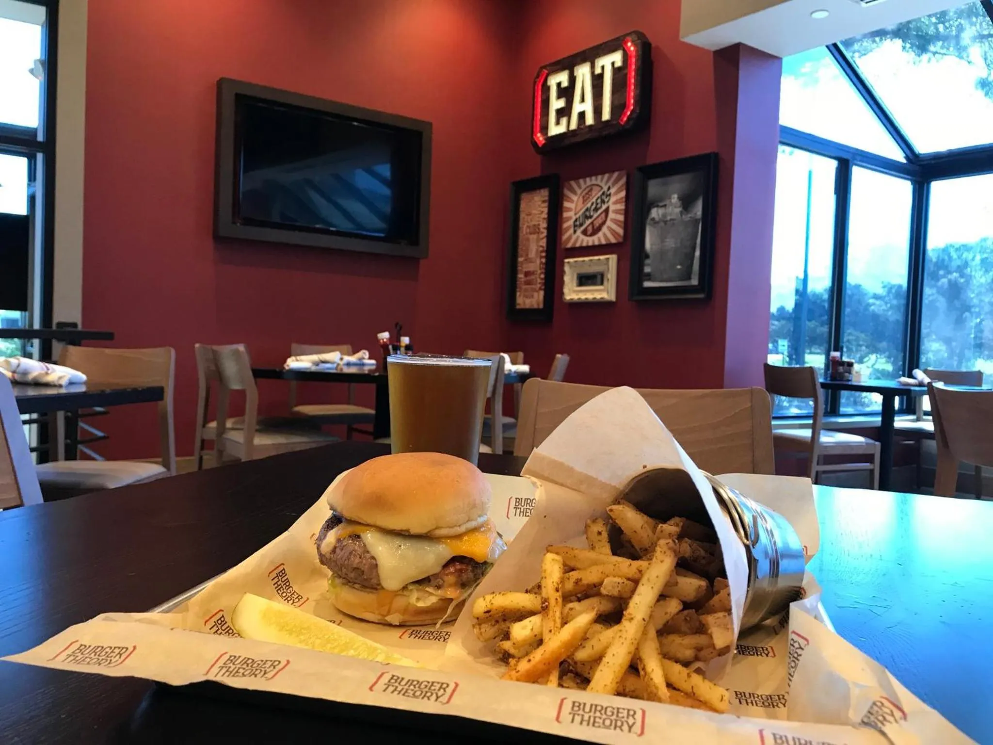 Restaurant/places to eat in Holiday Inn & Suites Chicago-Carol Stream Wheaton by IHG