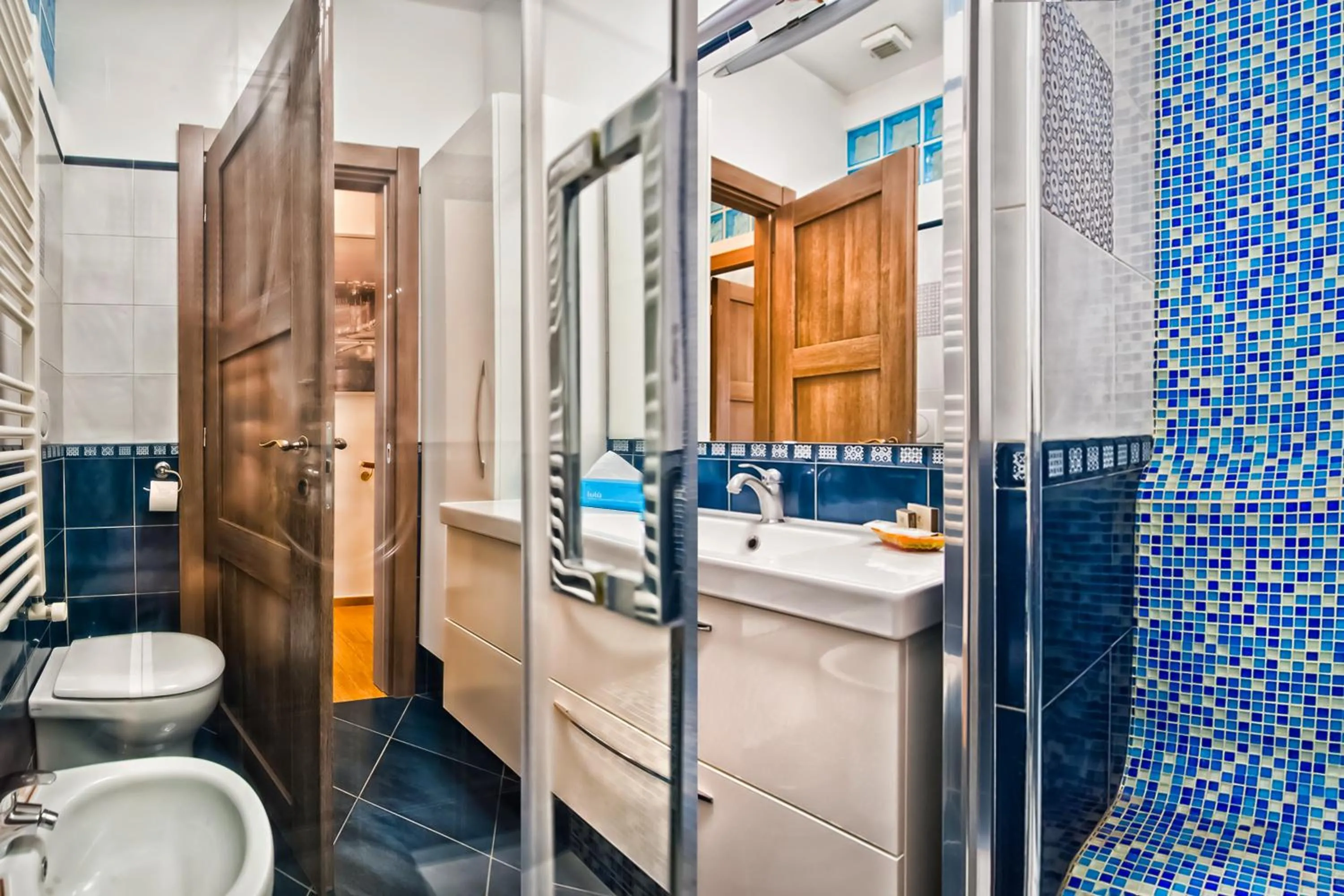 Shower in Atlantis Inn Castelgandolfo