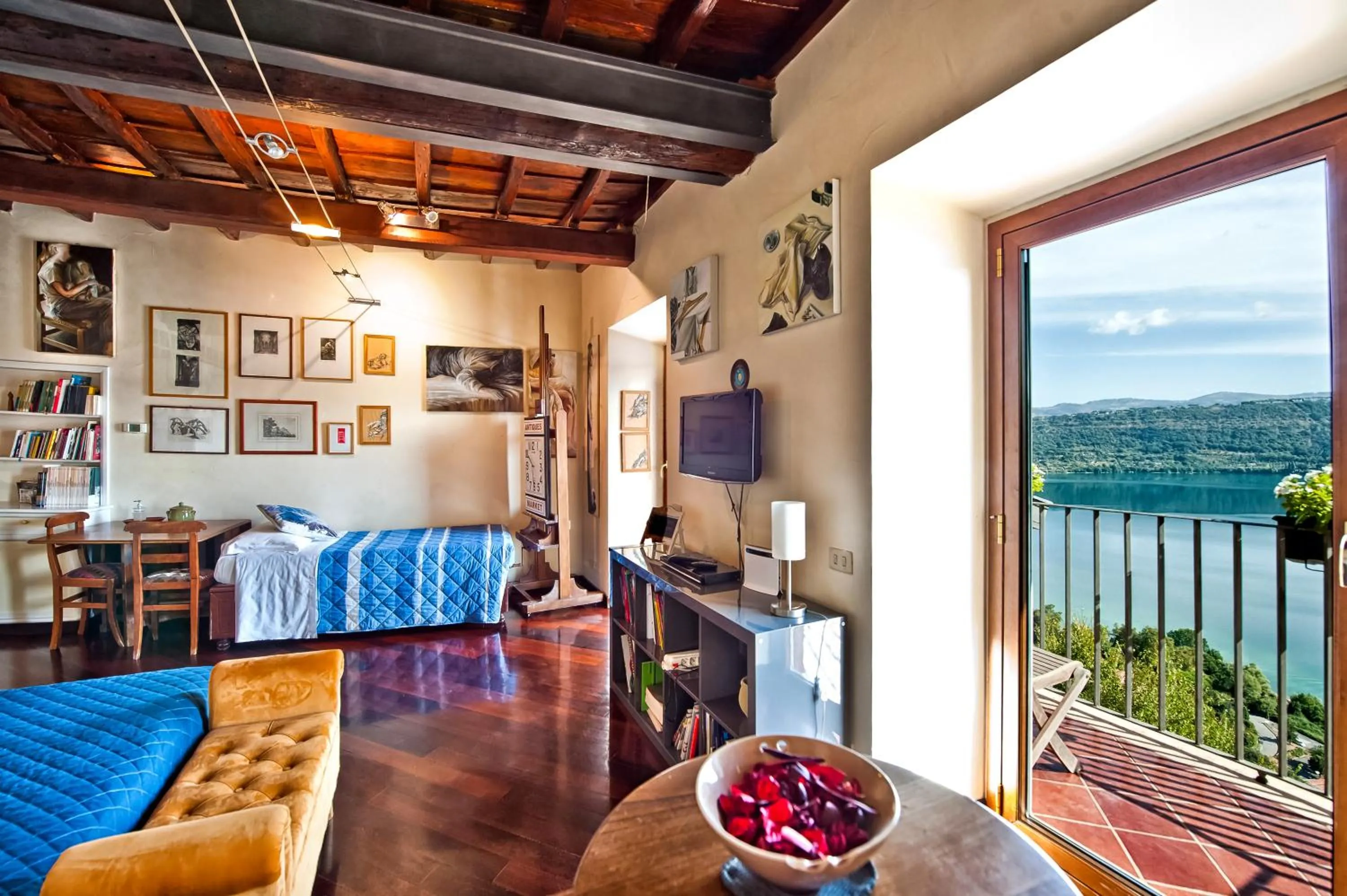 Bed in Atlantis Inn Castelgandolfo