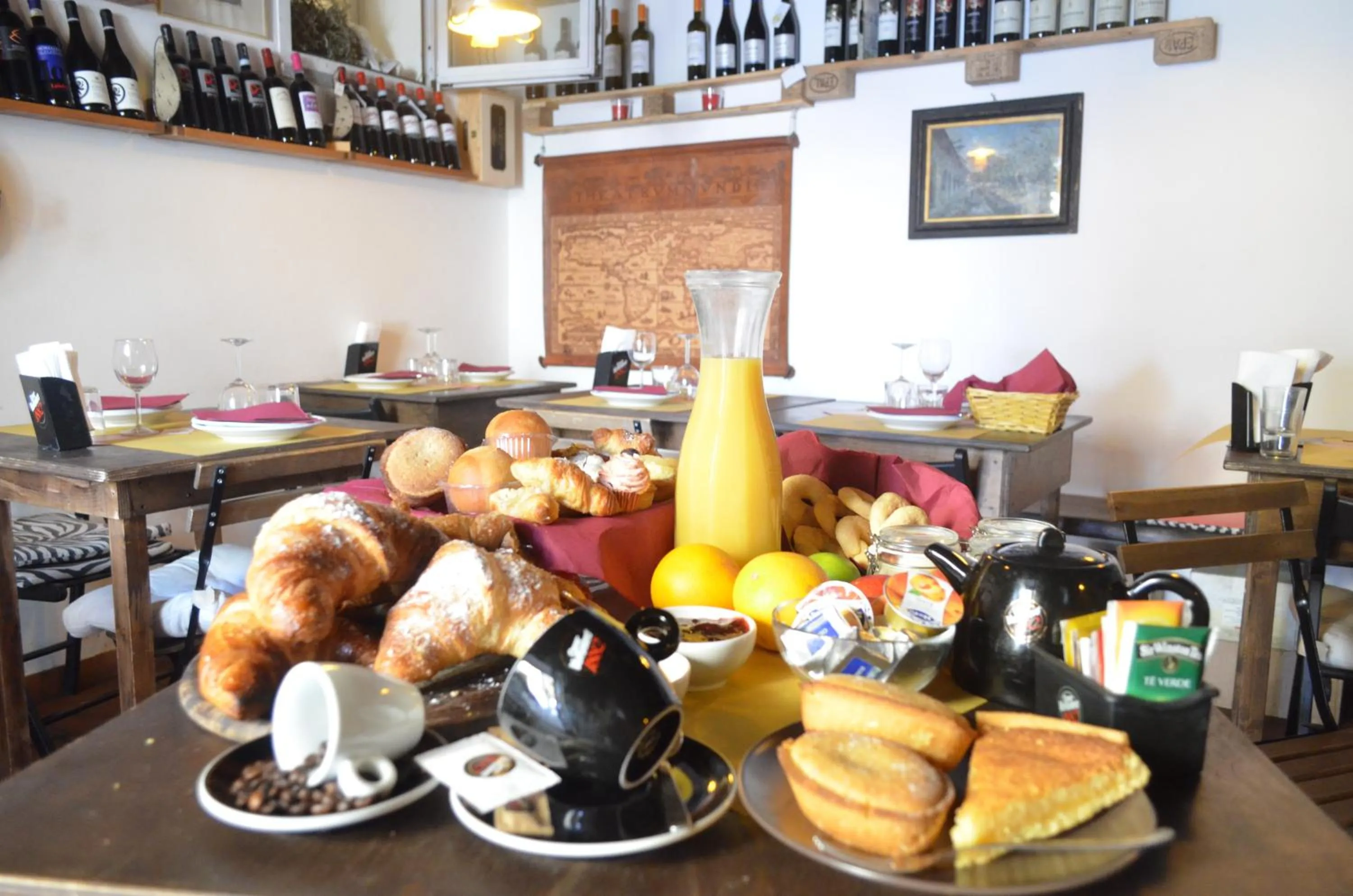 Breakfast in Atlantis Inn Castelgandolfo