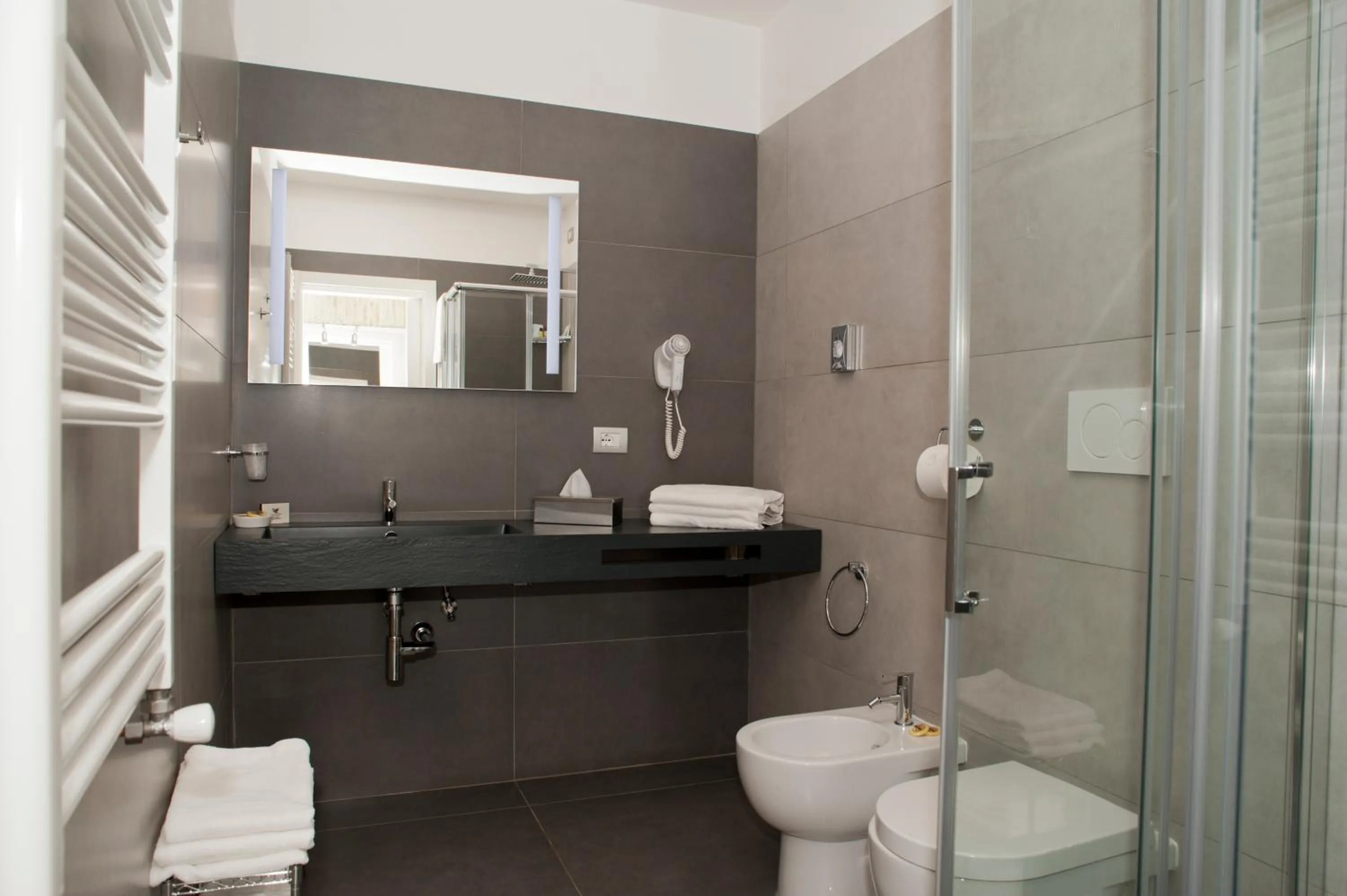 Bathroom in Atlantis Inn Castelgandolfo