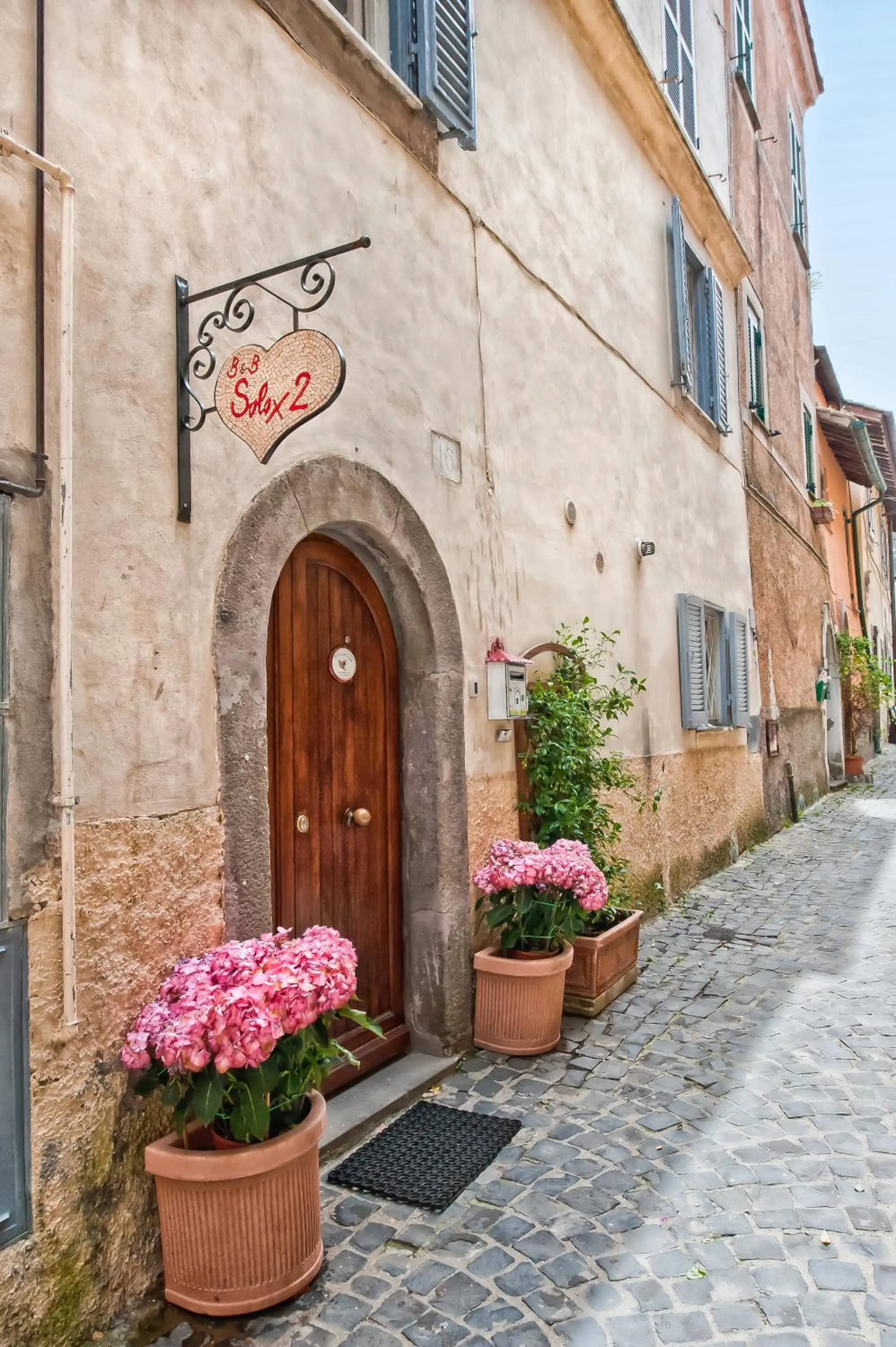 Facade/entrance in Atlantis Inn Castelgandolfo