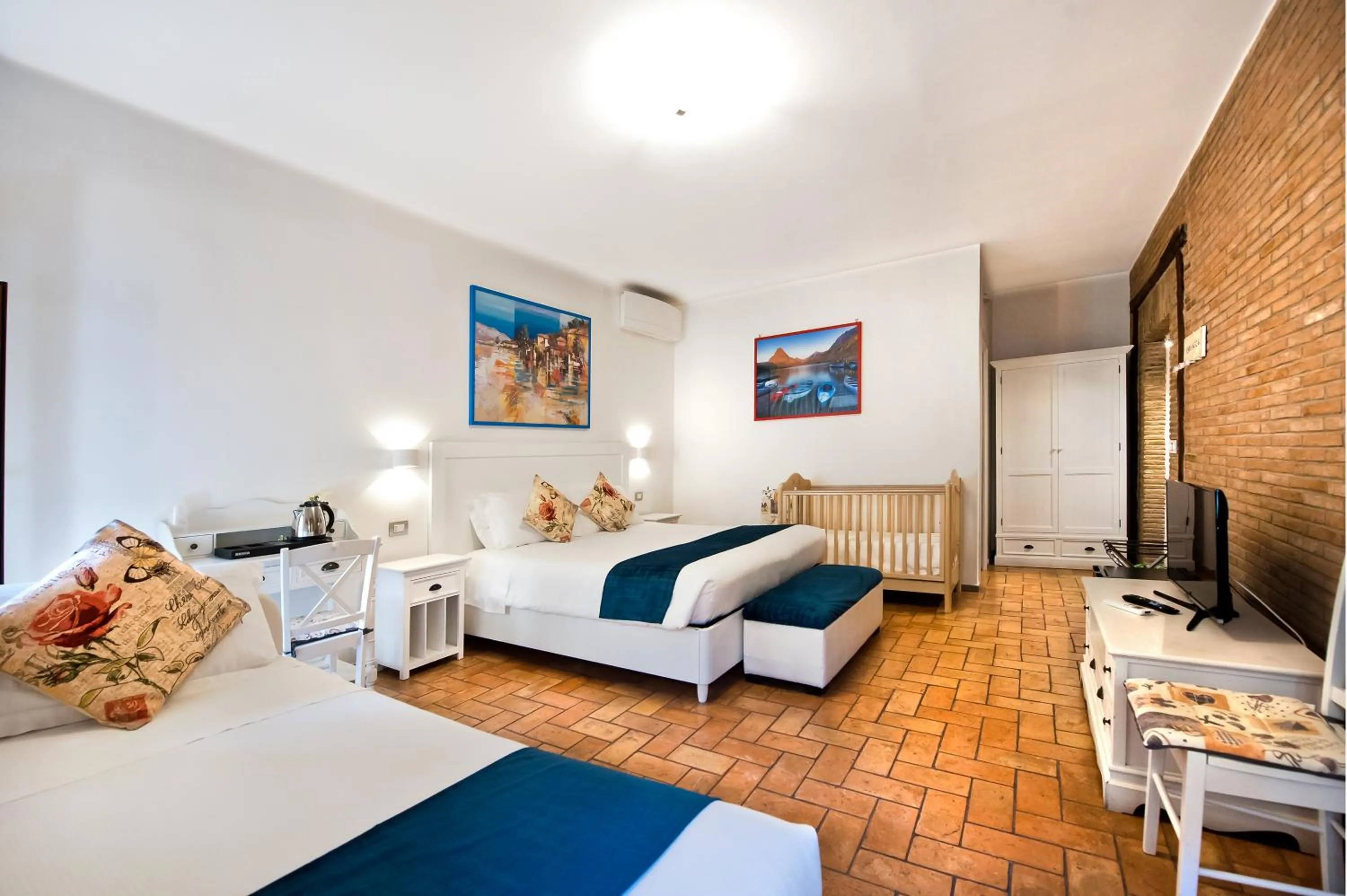 Bedroom, Bed in Atlantis Inn Castelgandolfo