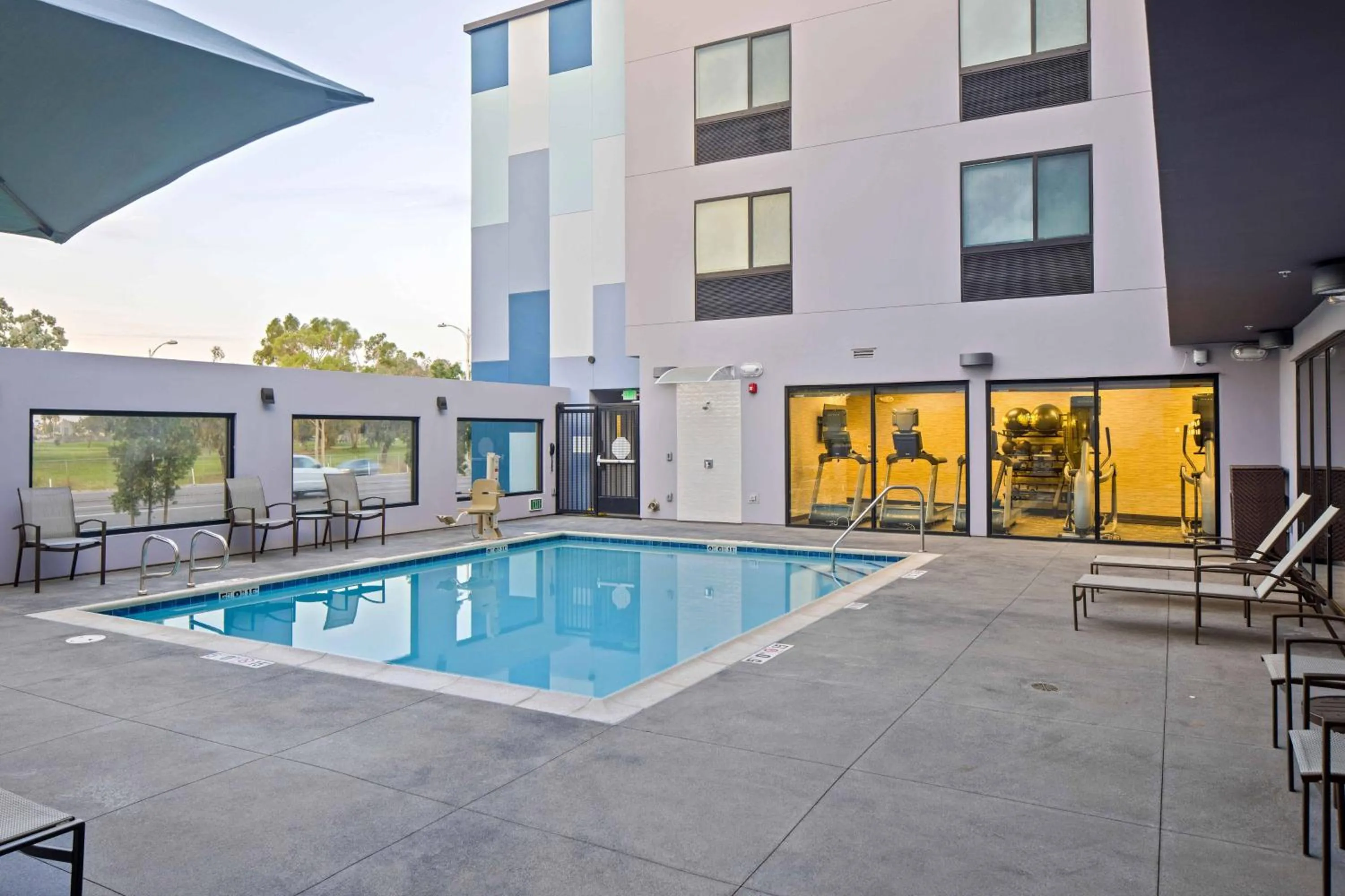 Swimming pool in Fairfield Inn & Suites by Marriott San Diego Pacific Beach