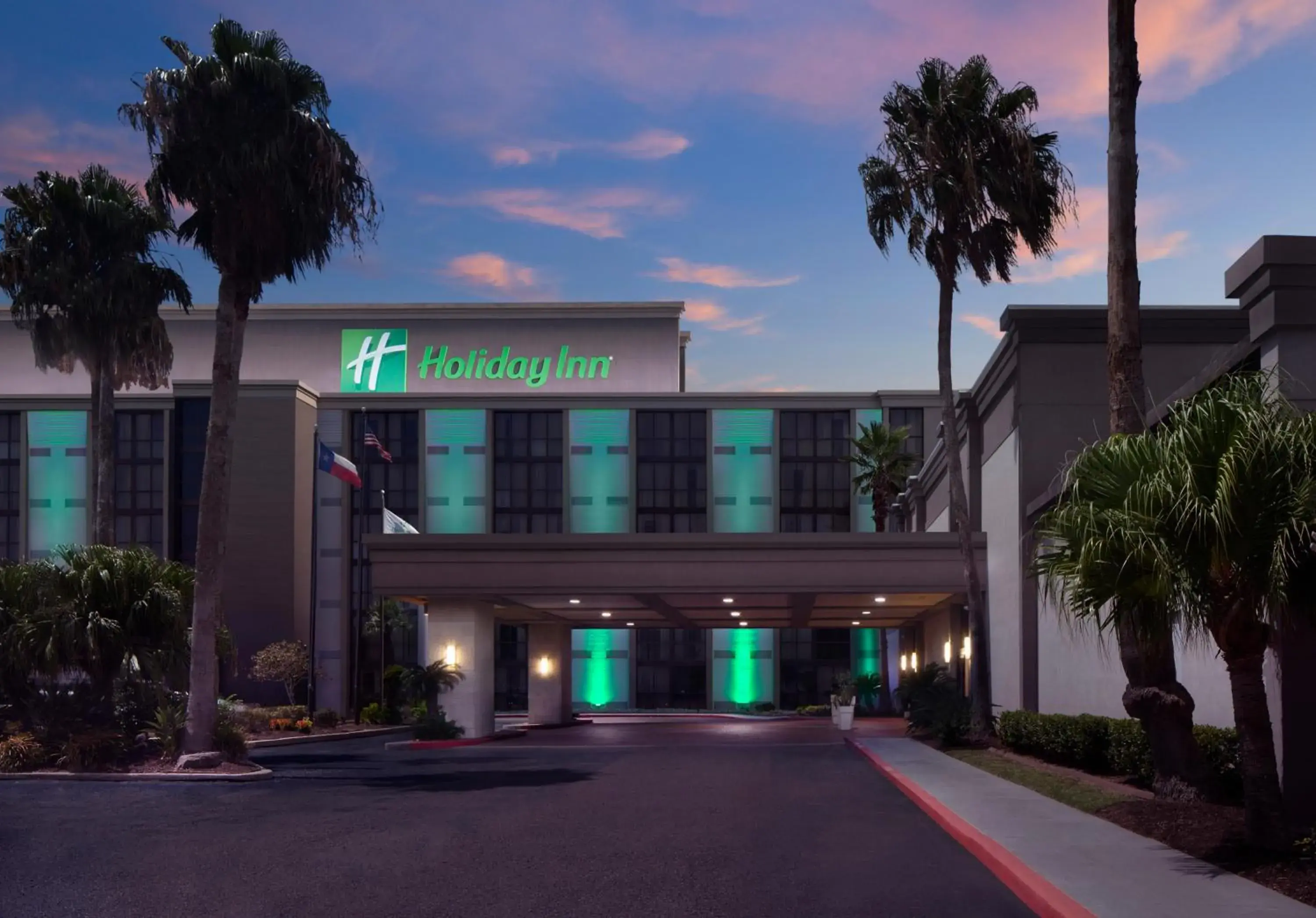 Property building in Holiday Inn Corpus Christi Arpt & Conf Ctr by IHG Property building in Holiday Inn Corpus Christi Arpt & Conf Ctr by IHG