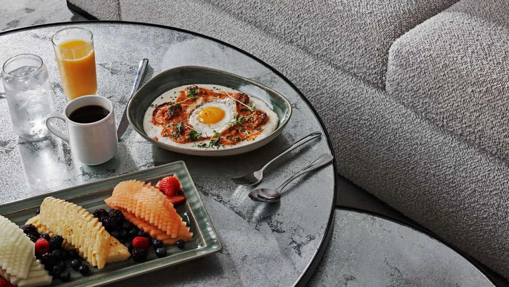 Food and drinks in Kimpton Brice Hotel by IHG