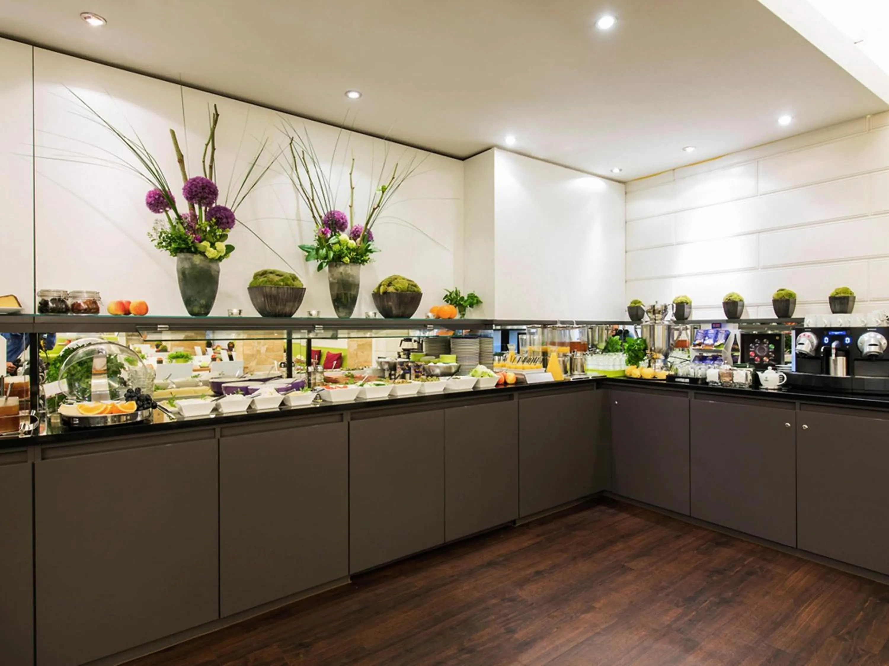 Lounge or bar in Ibis Styles Frankfurt City