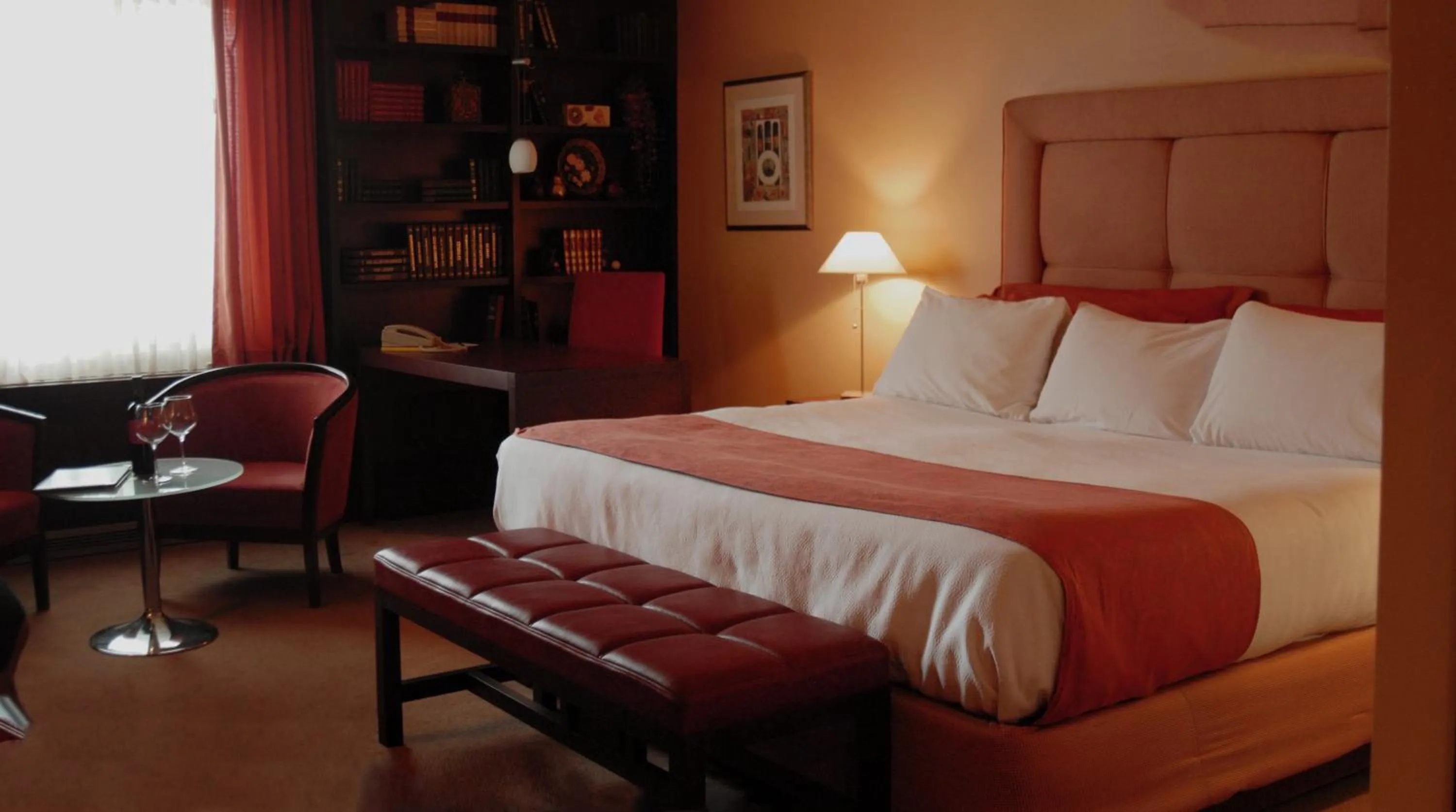 Bedroom, Bed in Hôtel Mingan