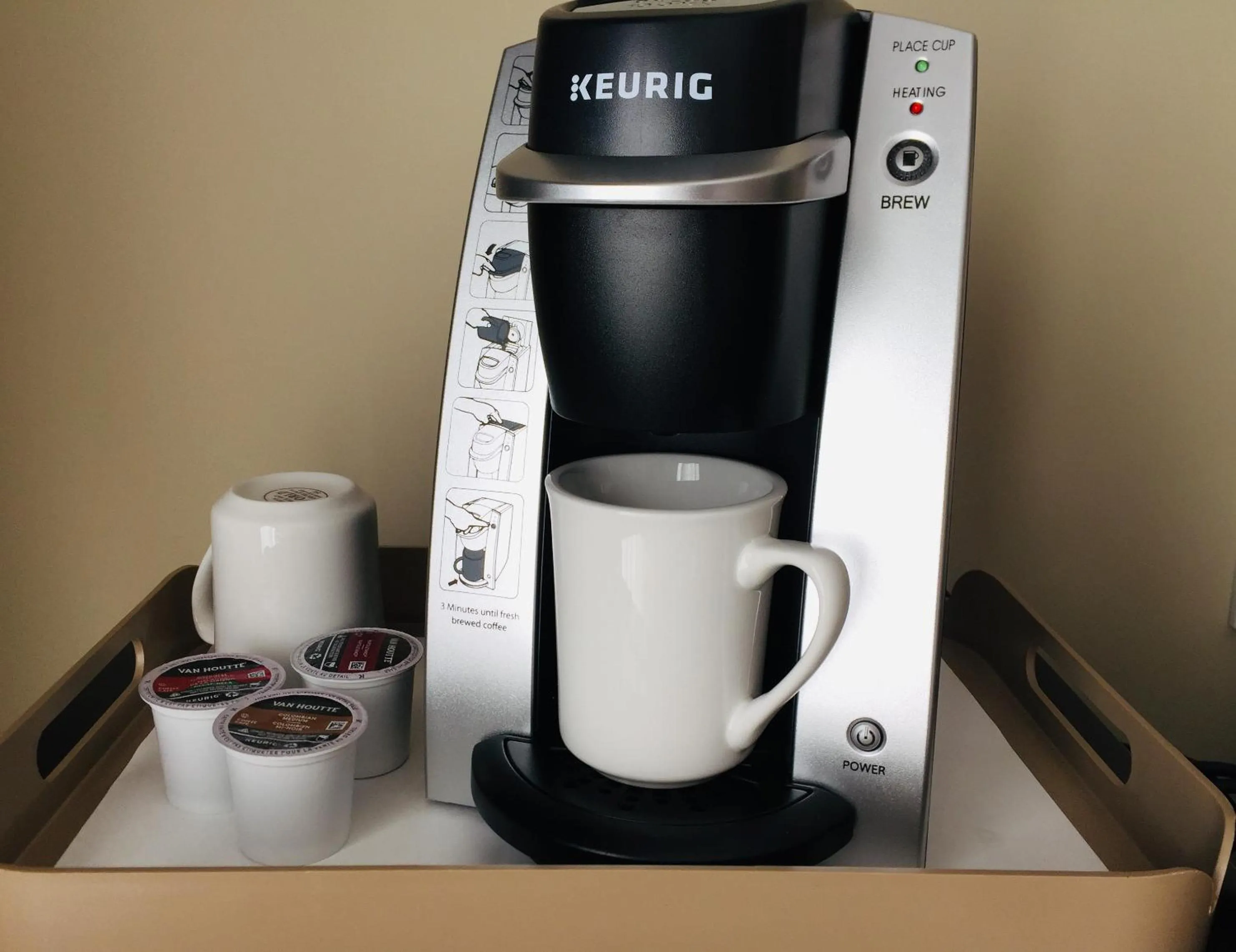 Coffee/tea facilities in Hôtel Mingan