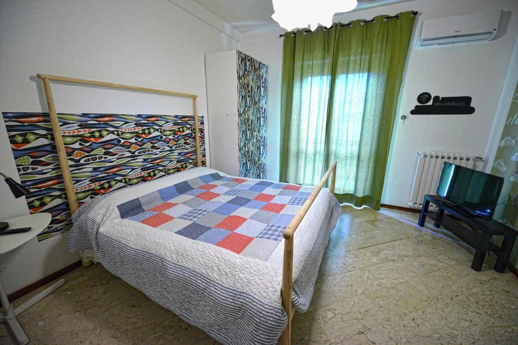 Photo of the whole room, Bed in Aback Policlinico