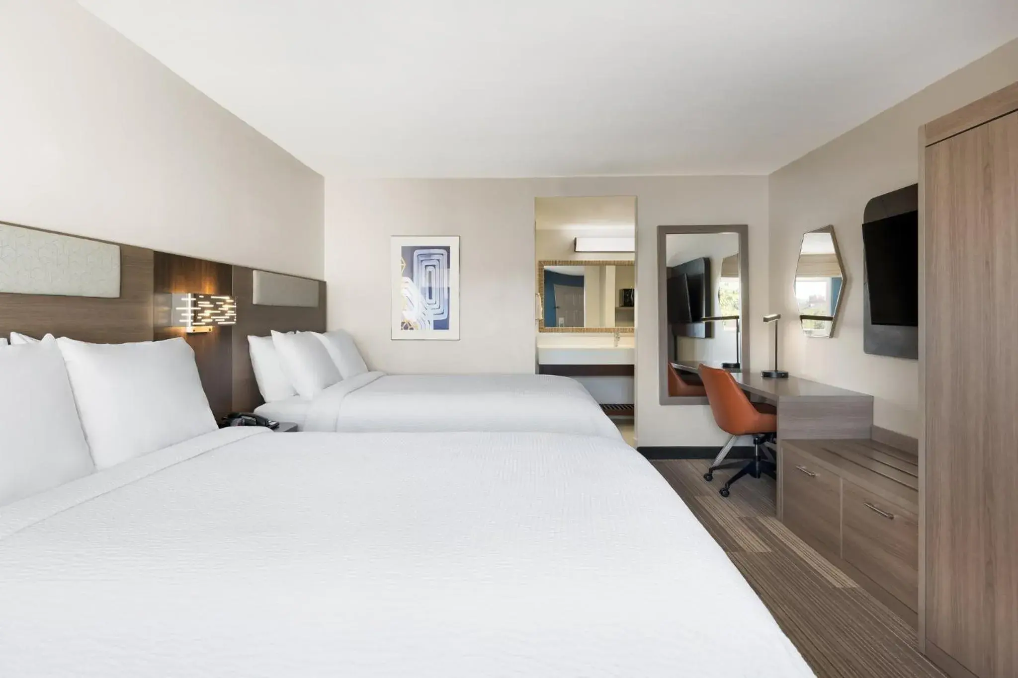 Standard Queen Room with Two Queen Beds and Mobility Accessible Tub in Holiday Inn Express Simi Valley by IHG Standard Queen Room with Two Queen Beds and Mobility Accessible Tub in Holiday Inn Express Simi Valley by IHG