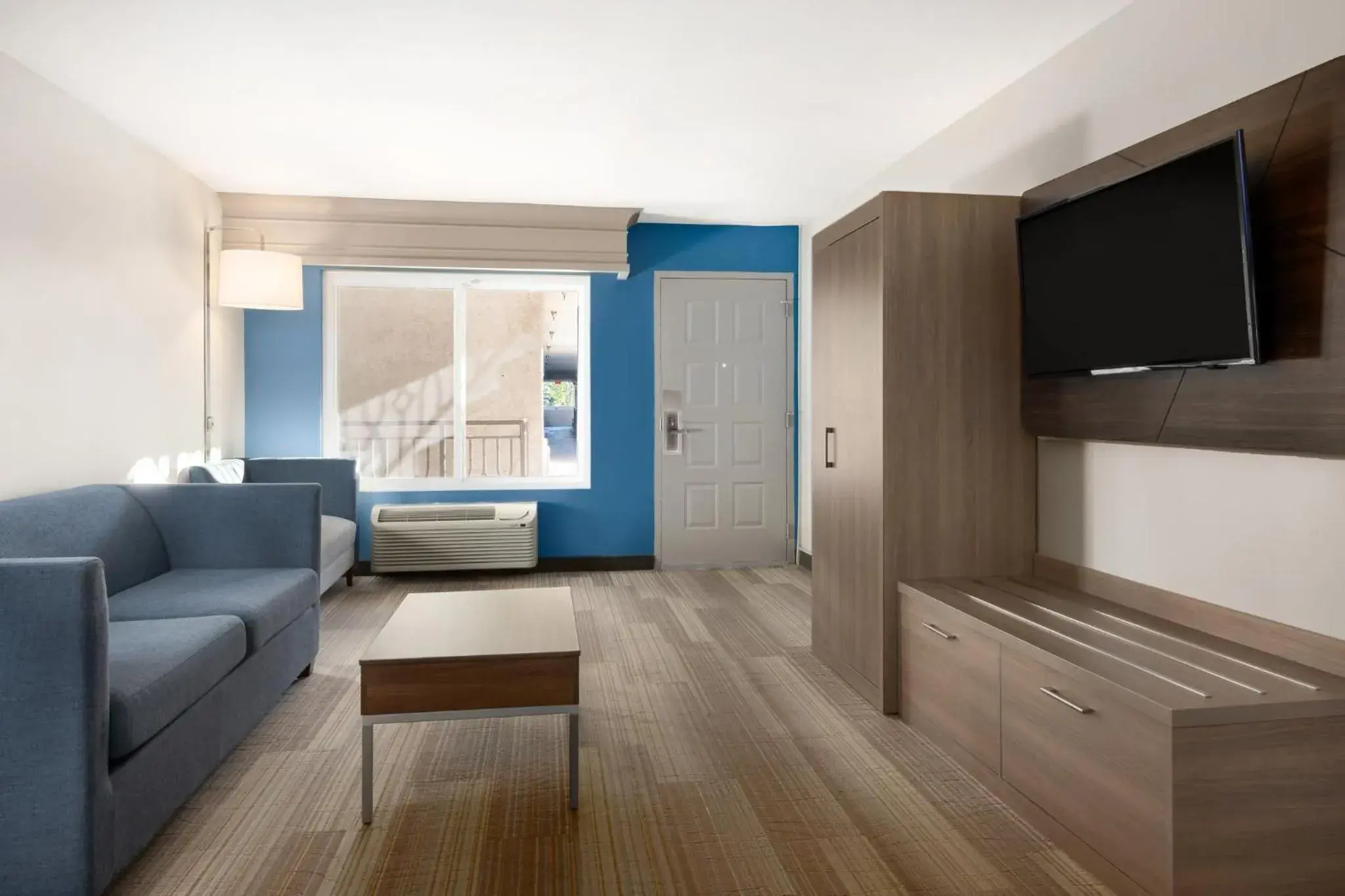 Photo of the whole room in Holiday Inn Express Simi Valley by IHG Photo of the whole room in Holiday Inn Express Simi Valley by IHG