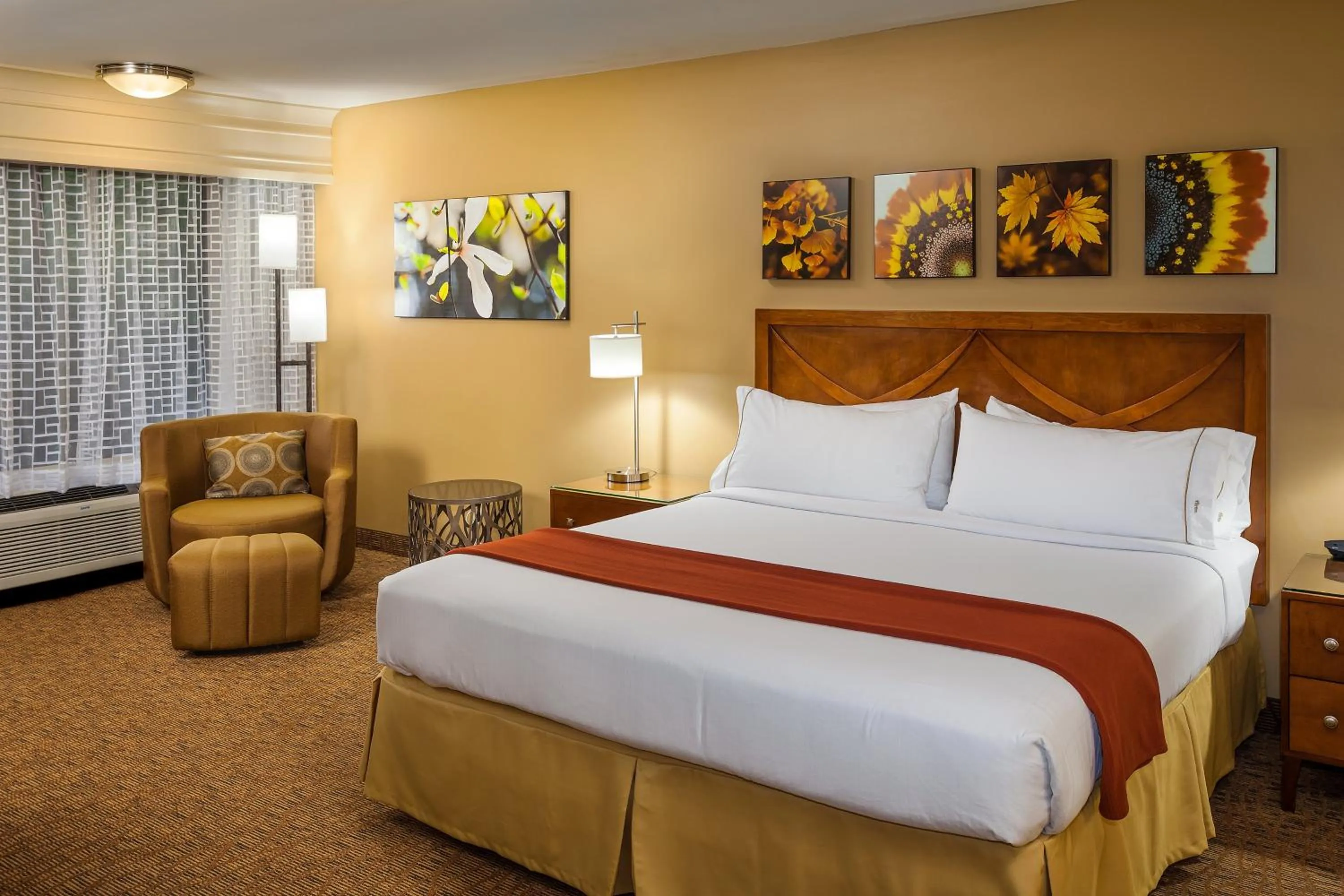 Photo of the whole room, Bed in Holiday Inn Express Simi Valley by IHG