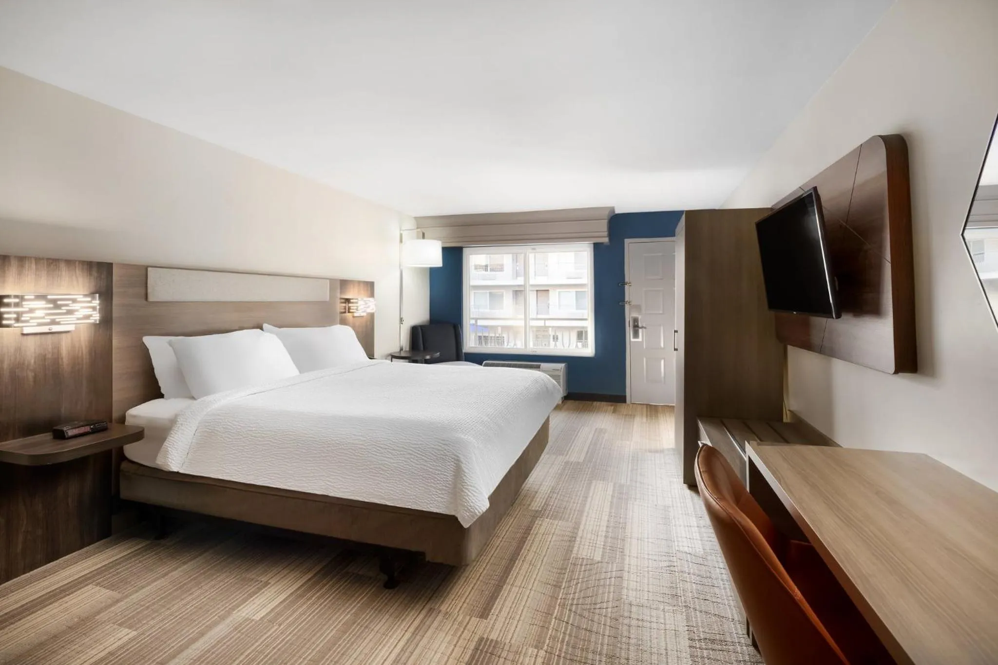 Photo of the whole room, Bed in Holiday Inn Express Simi Valley by IHG