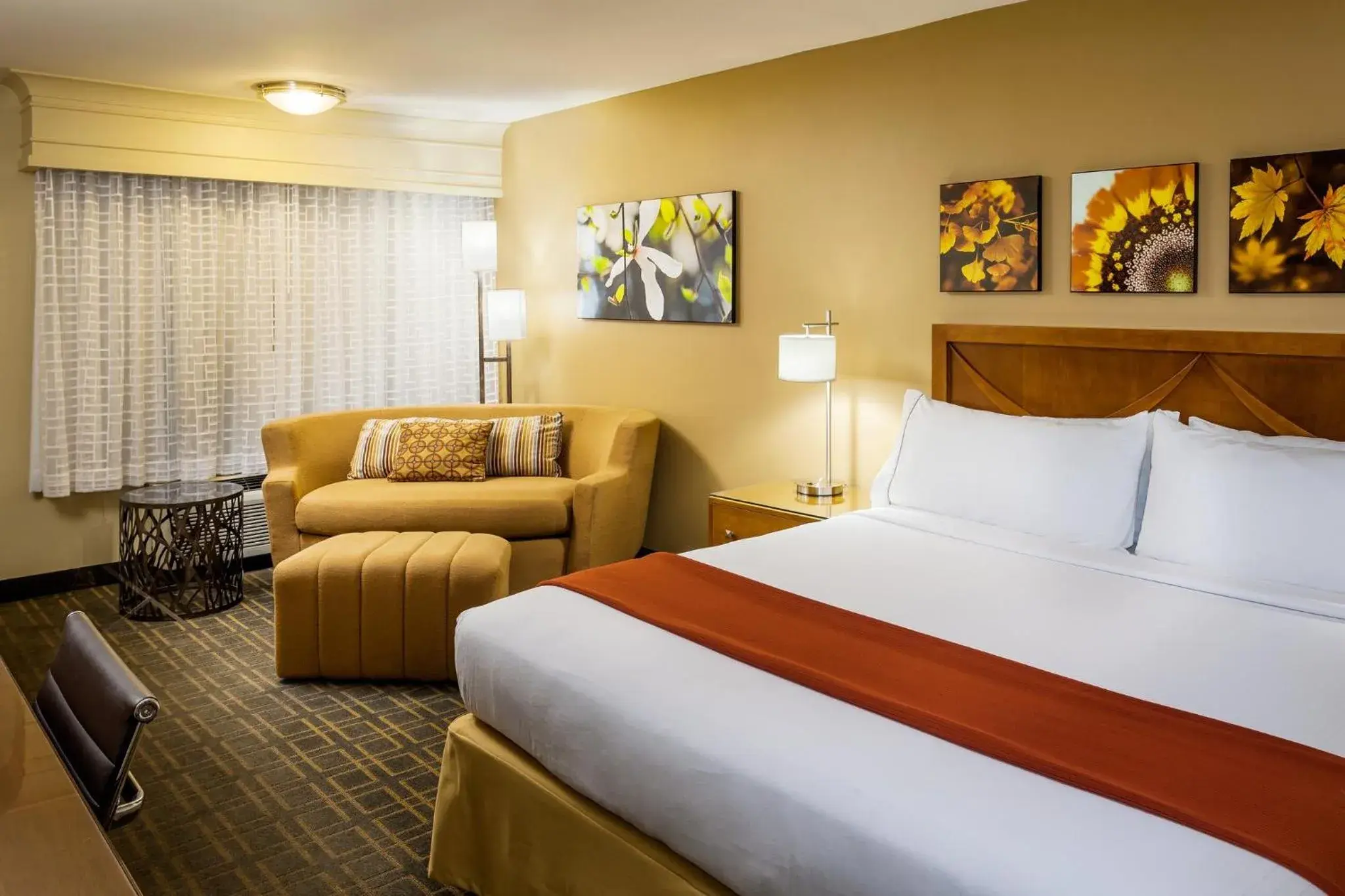 Photo of the whole room, Bed in Holiday Inn Express Simi Valley by IHG Photo of the whole room, Bed in Holiday Inn Express Simi Valley by IHG