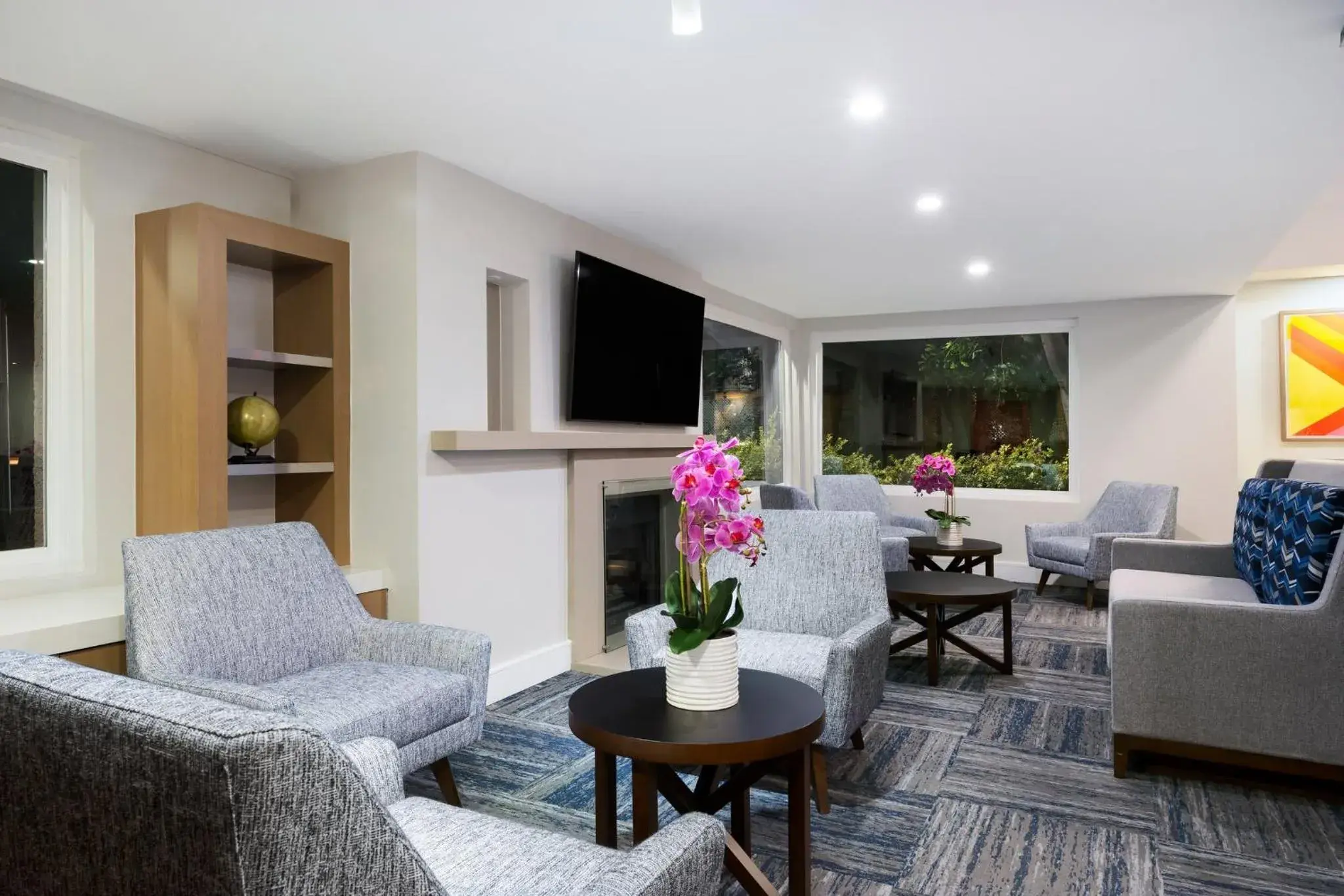 Property building in Holiday Inn Express Simi Valley by IHG Property building in Holiday Inn Express Simi Valley by IHG
