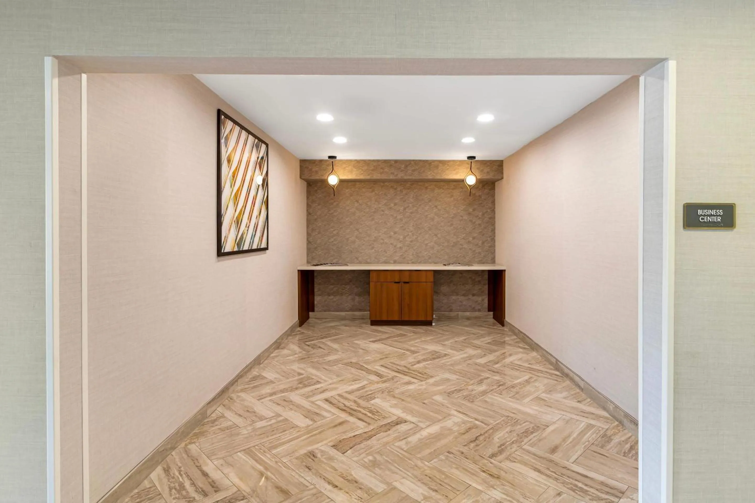 Business facilities in Comfort Inn & Suites Savannah Airport