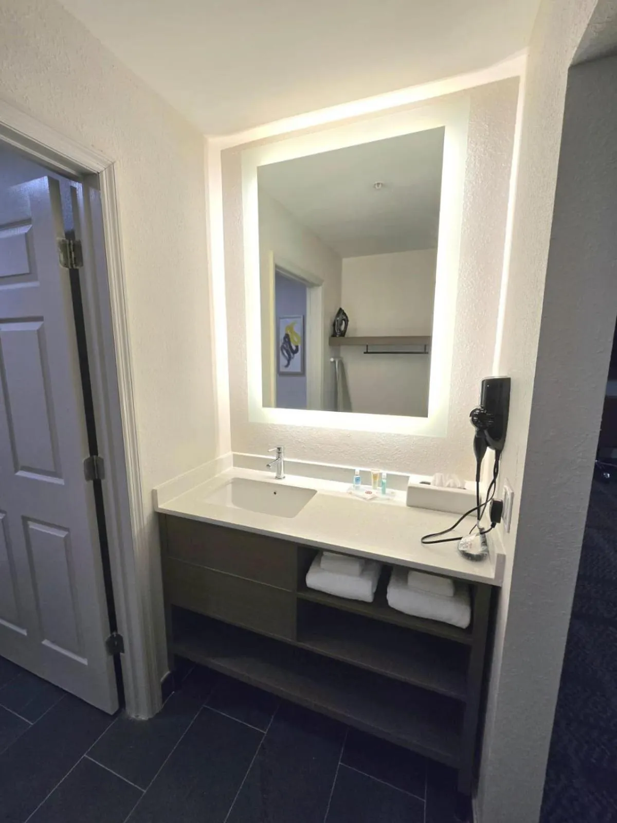 Bathroom in Comfort Inn & Suites Savannah Airport