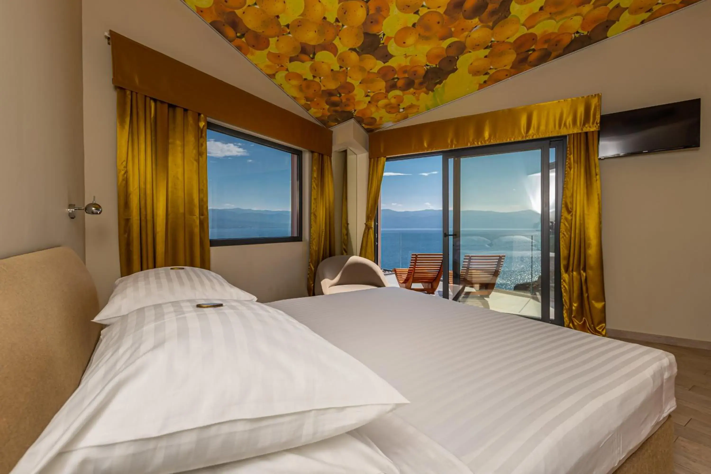 Deluxe Double Room with Balcony in Hotel Vinotel Gospoja Deluxe Double Room with Balcony in Hotel Vinotel Gospoja