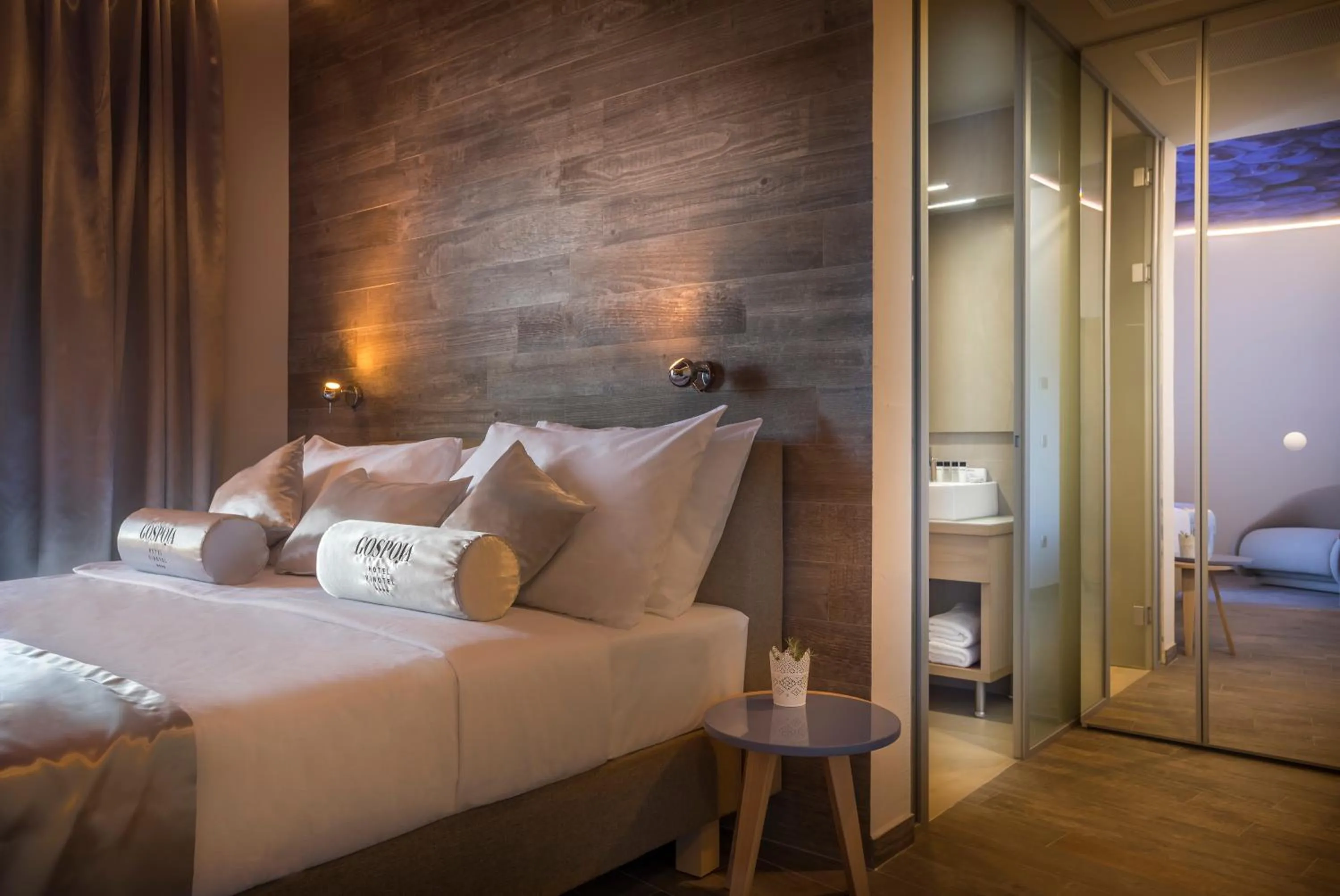 Photo of the whole room, Bed in Hotel Vinotel Gospoja