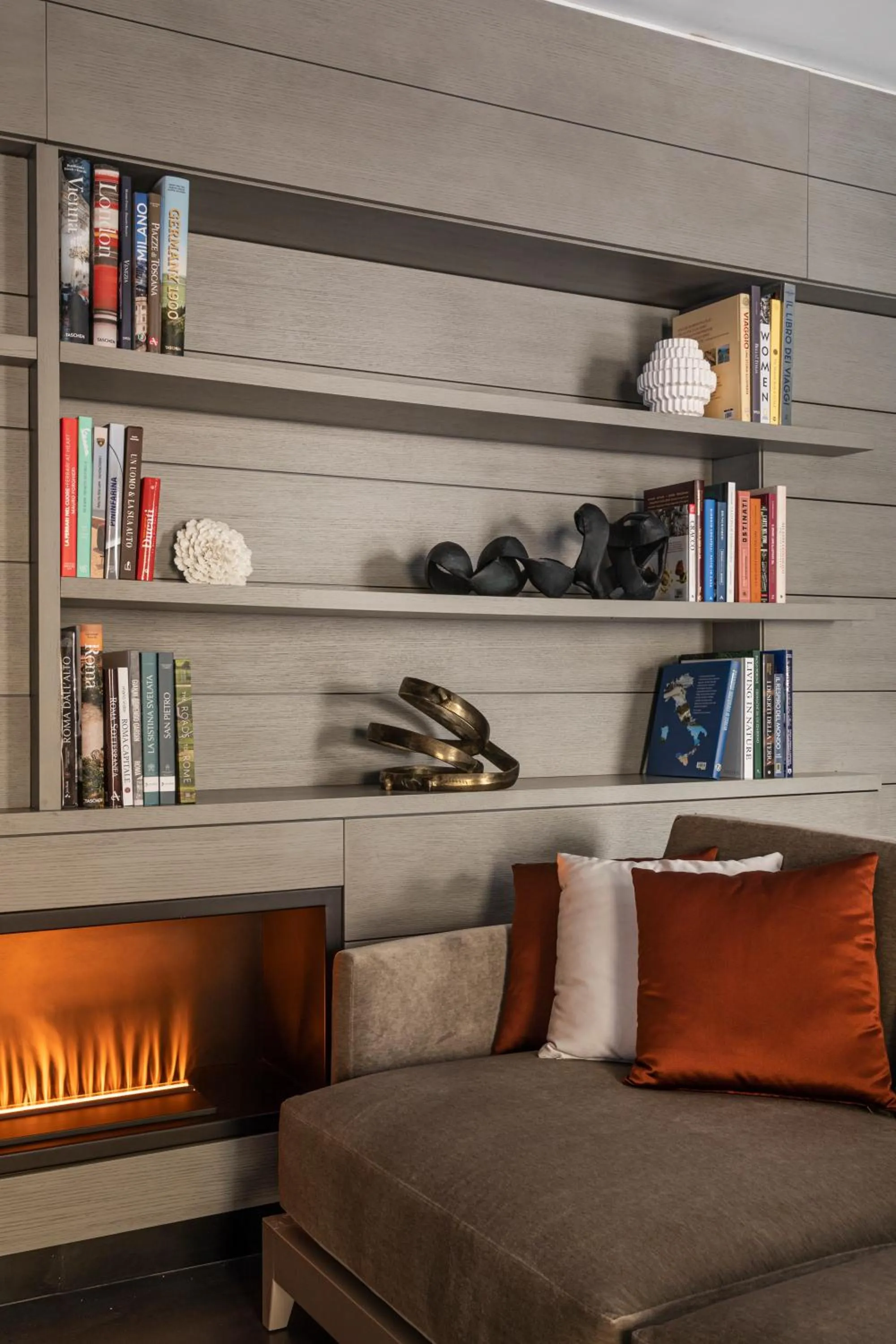 Library in Orazio Palace Hotel