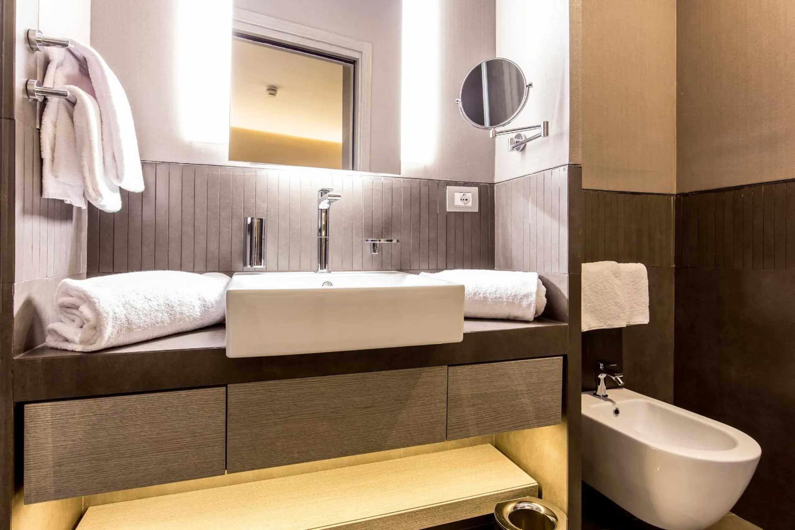 Bathroom in Orazio Palace Hotel