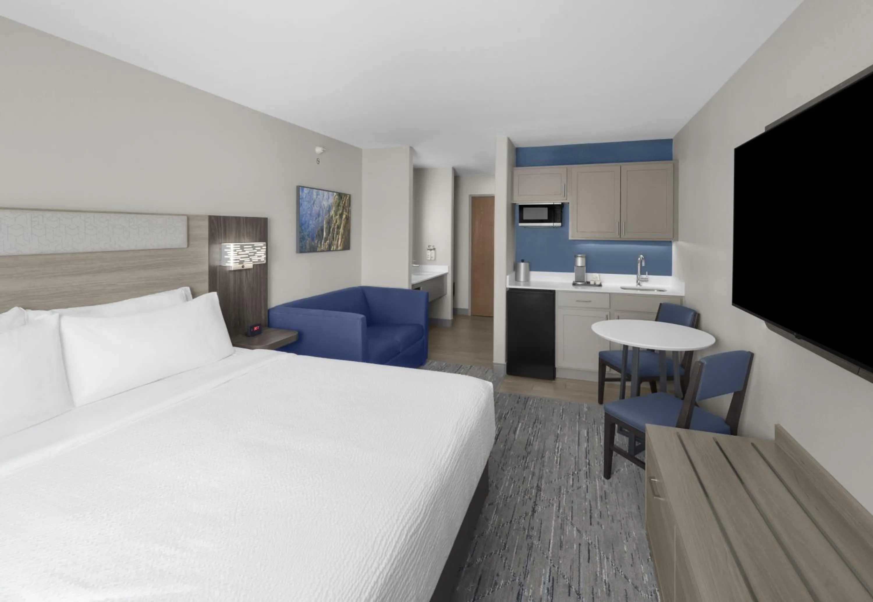 Bed in Holiday Inn Express Hotel & Suites Montrose - Black Canyon Area by IHG