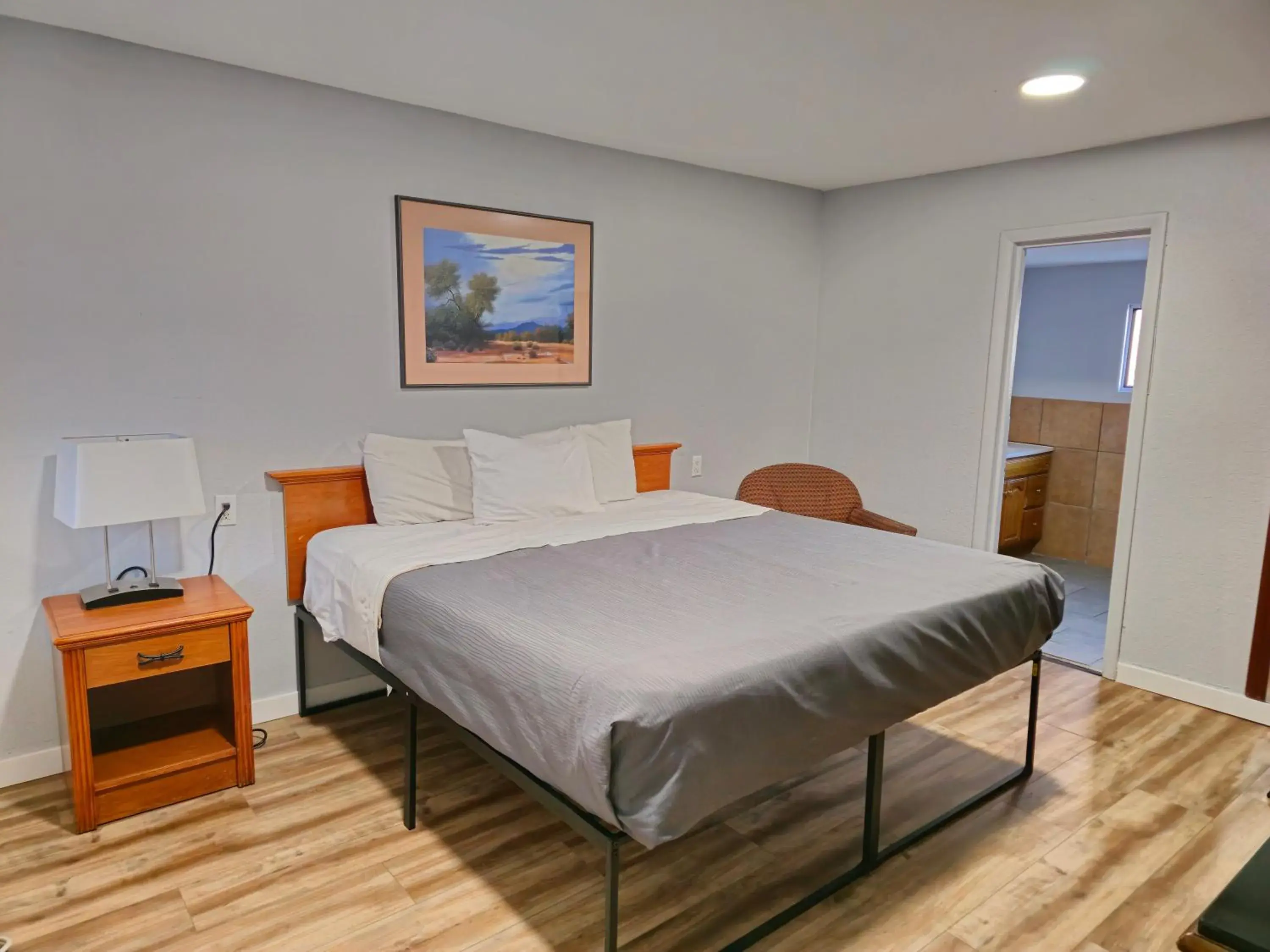 King Room - Non-Smoking in The L Motel Downtown/NAU Conference Center King Room - Non-Smoking in The L Motel Downtown/NAU Conference Center