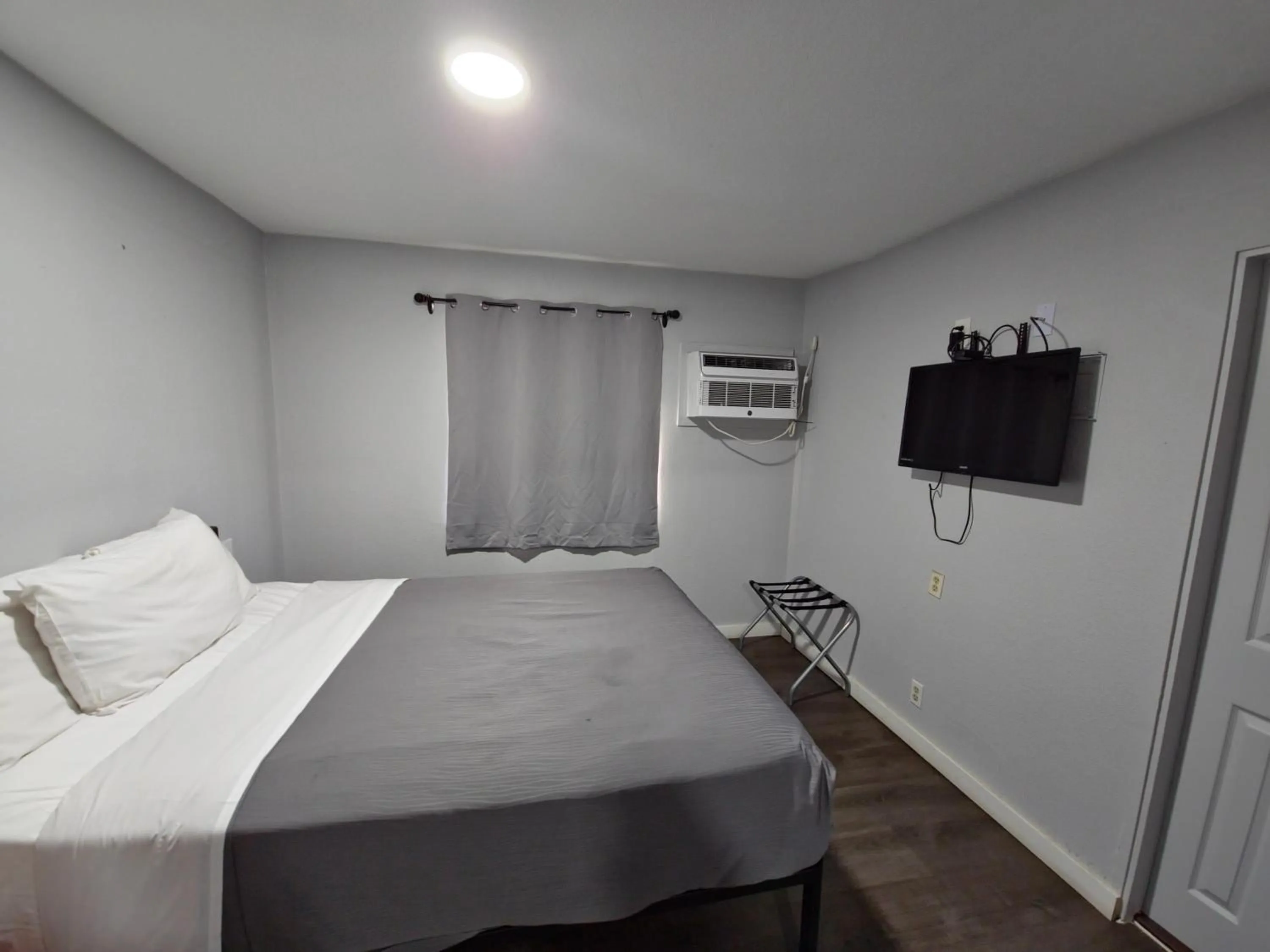 Bed in The L Motel Downtown/NAU Conference Center