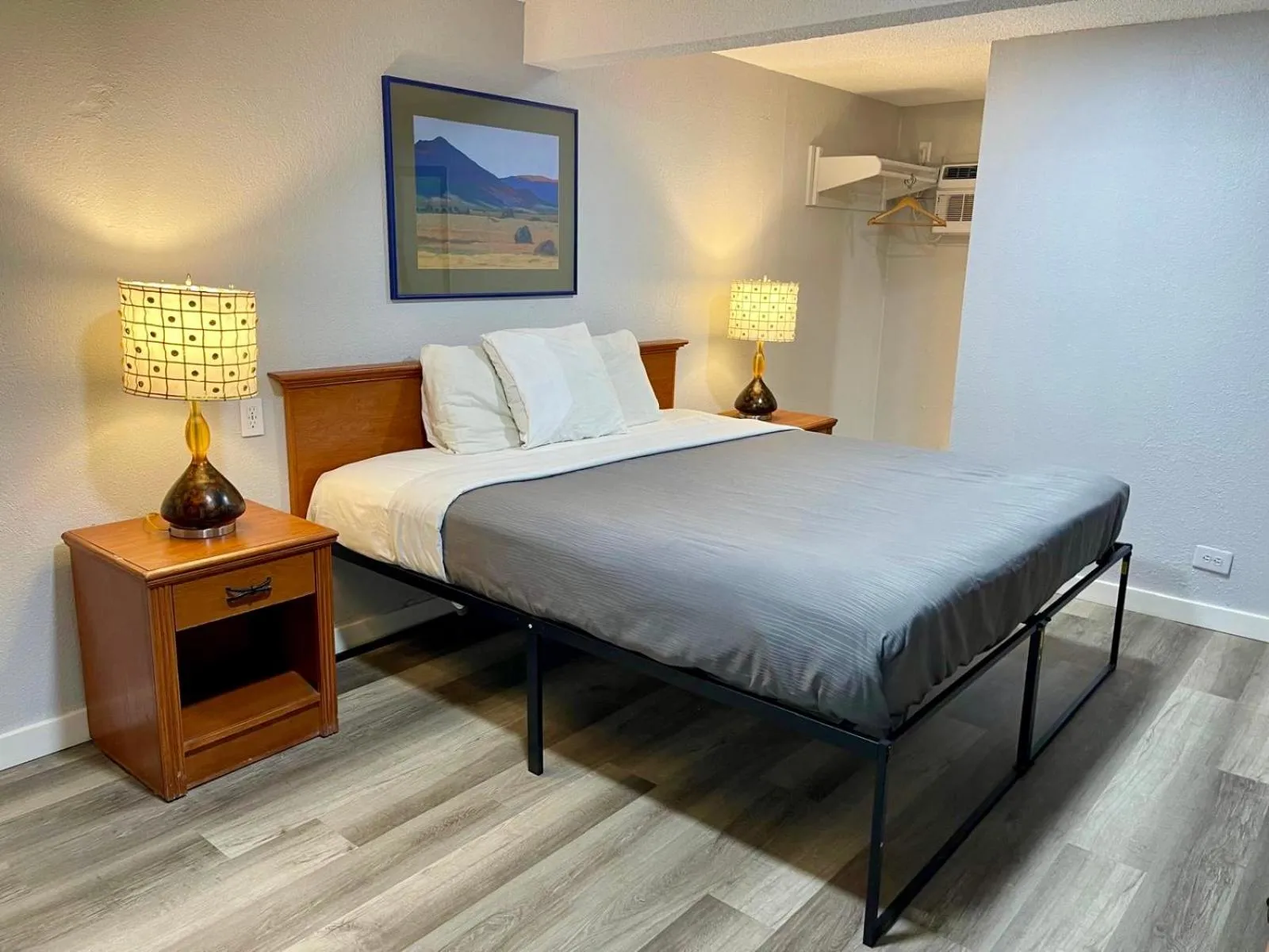 Bed in The L Motel Downtown/NAU Conference Center