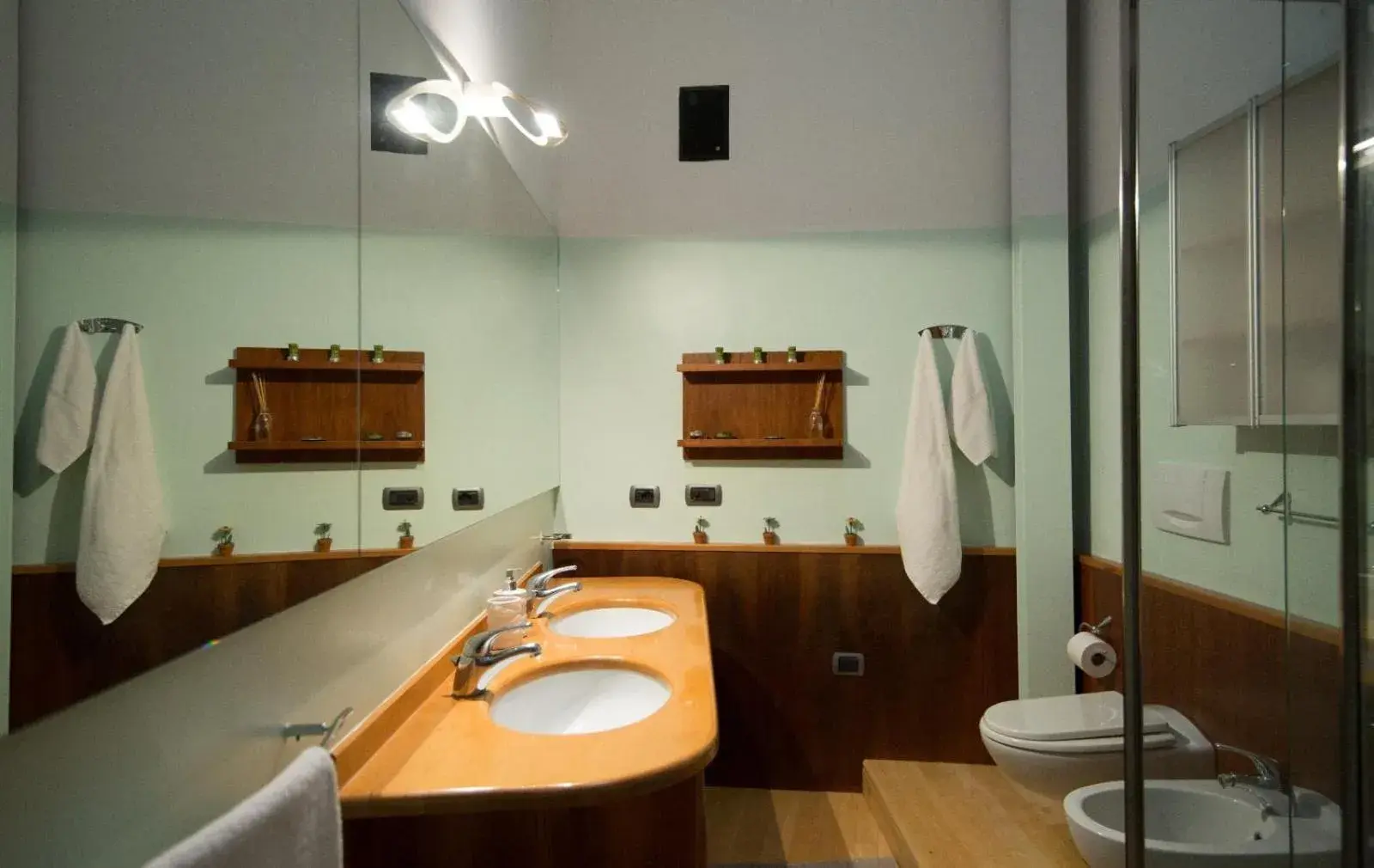 Twin Room with Private Bathroom - single occupancy in A Casa Twin Room with Private Bathroom - single occupancy in A Casa