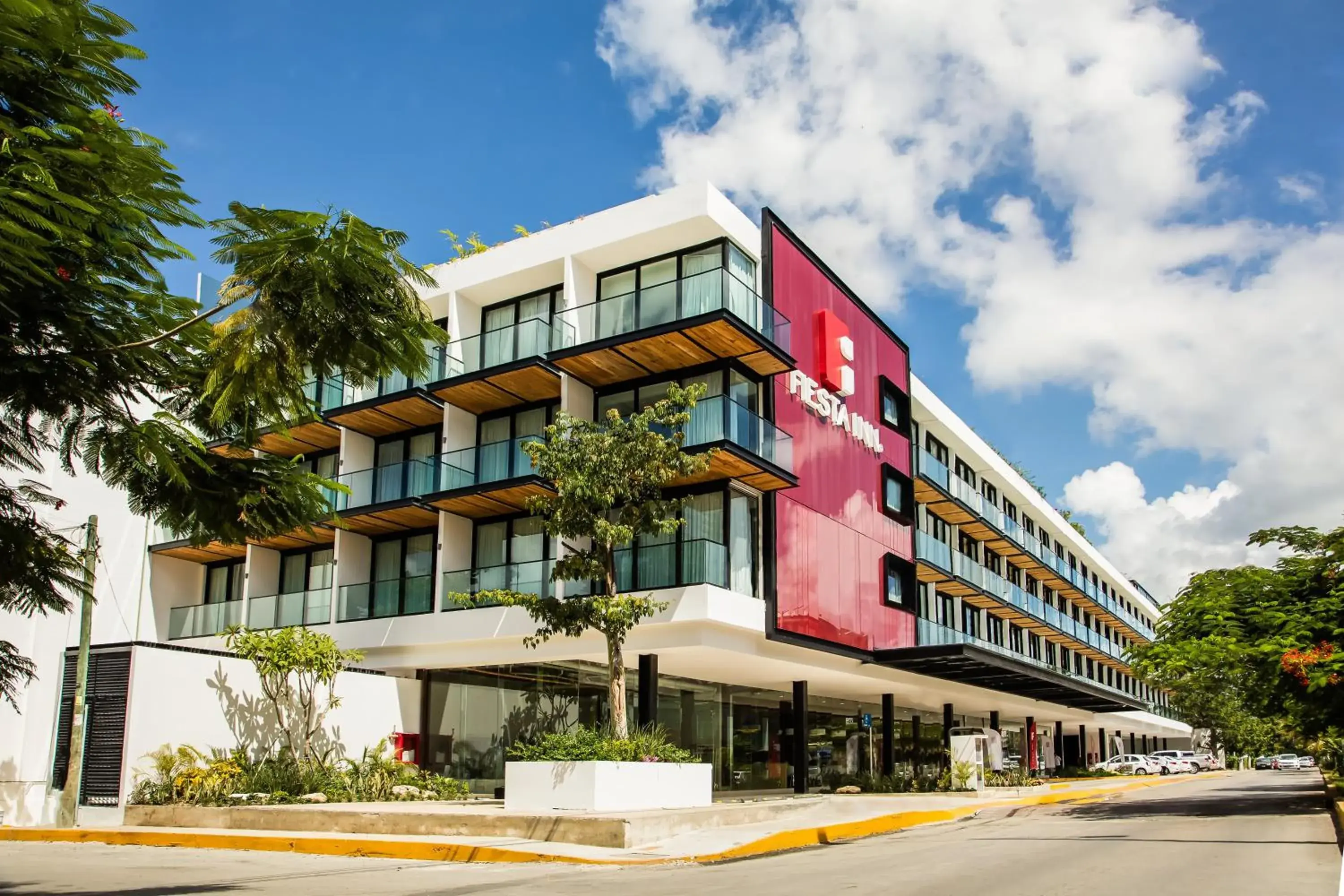 Property building in Fiesta Inn Playa del Carmen Property building in Fiesta Inn Playa del Carmen